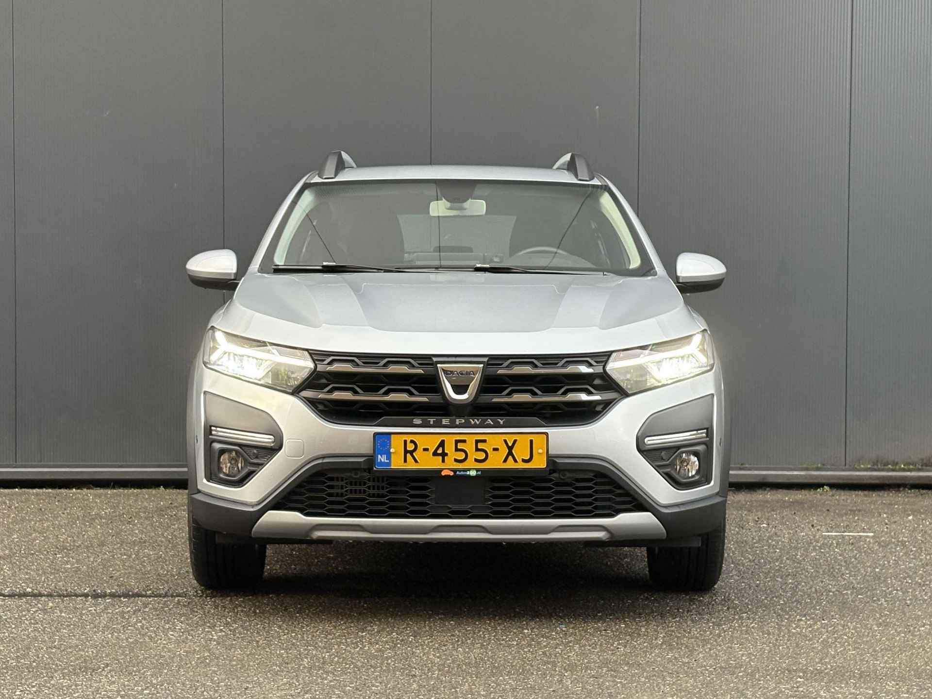 Dacia Sandero Stepway 1.0 TCe 90 Comfort Automaat | 1e Eigenaar | Navi | Camera | Parkeersensoren voor & achter | Keyless Entry & start | Bovag garantie | Lage km stand | NAP - 2/41