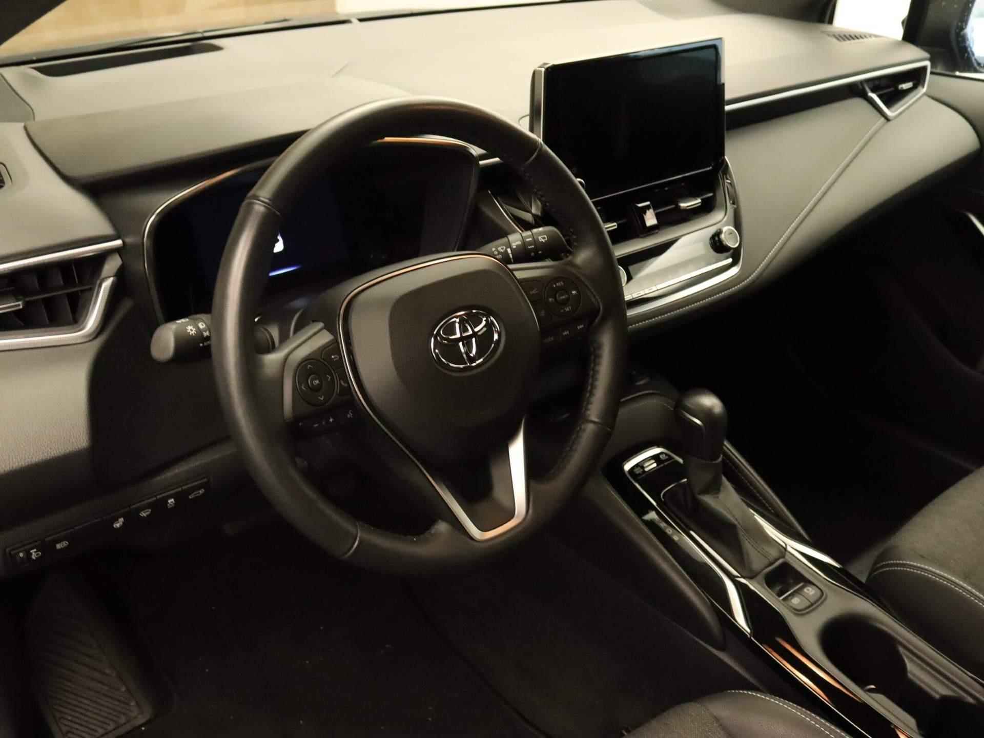 Toyota Corolla Touring Sports 1.8 Hybrid Bi-Tone Business - NAVIGATIE - ADAPTIEVE CRUISE CONTROL - HEAD-UP DISPLAY - STOEL EN STUUR VERWARMING - 3/34