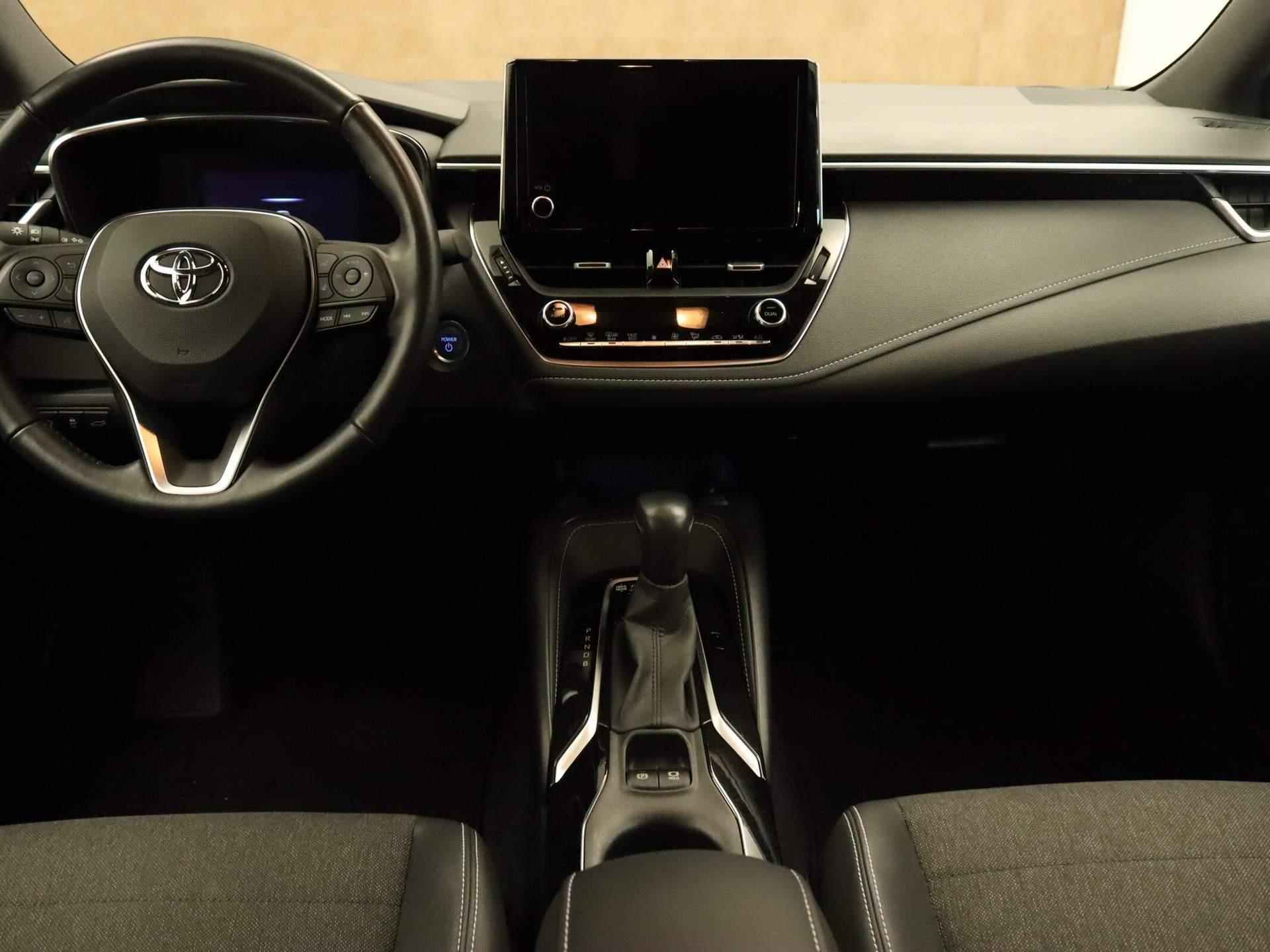 Toyota Corolla Touring Sports 1.8 Hybrid Bi-Tone Business - NAVIGATIE - ADAPTIEVE CRUISE CONTROL - HEAD-UP DISPLAY - STOEL EN STUUR VERWARMING - 4/34