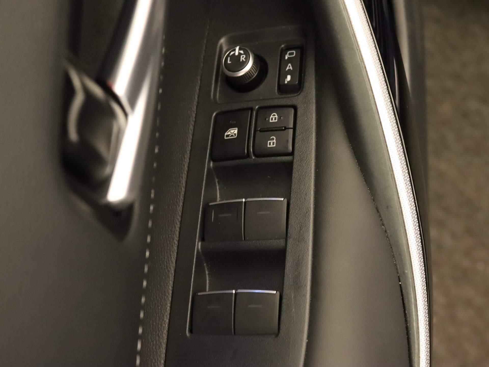 Toyota Corolla Touring Sports 1.8 Hybrid Bi-Tone Business - NAVIGATIE - ADAPTIEVE CRUISE CONTROL - HEAD-UP DISPLAY - STOEL EN STUUR VERWARMING - 17/34