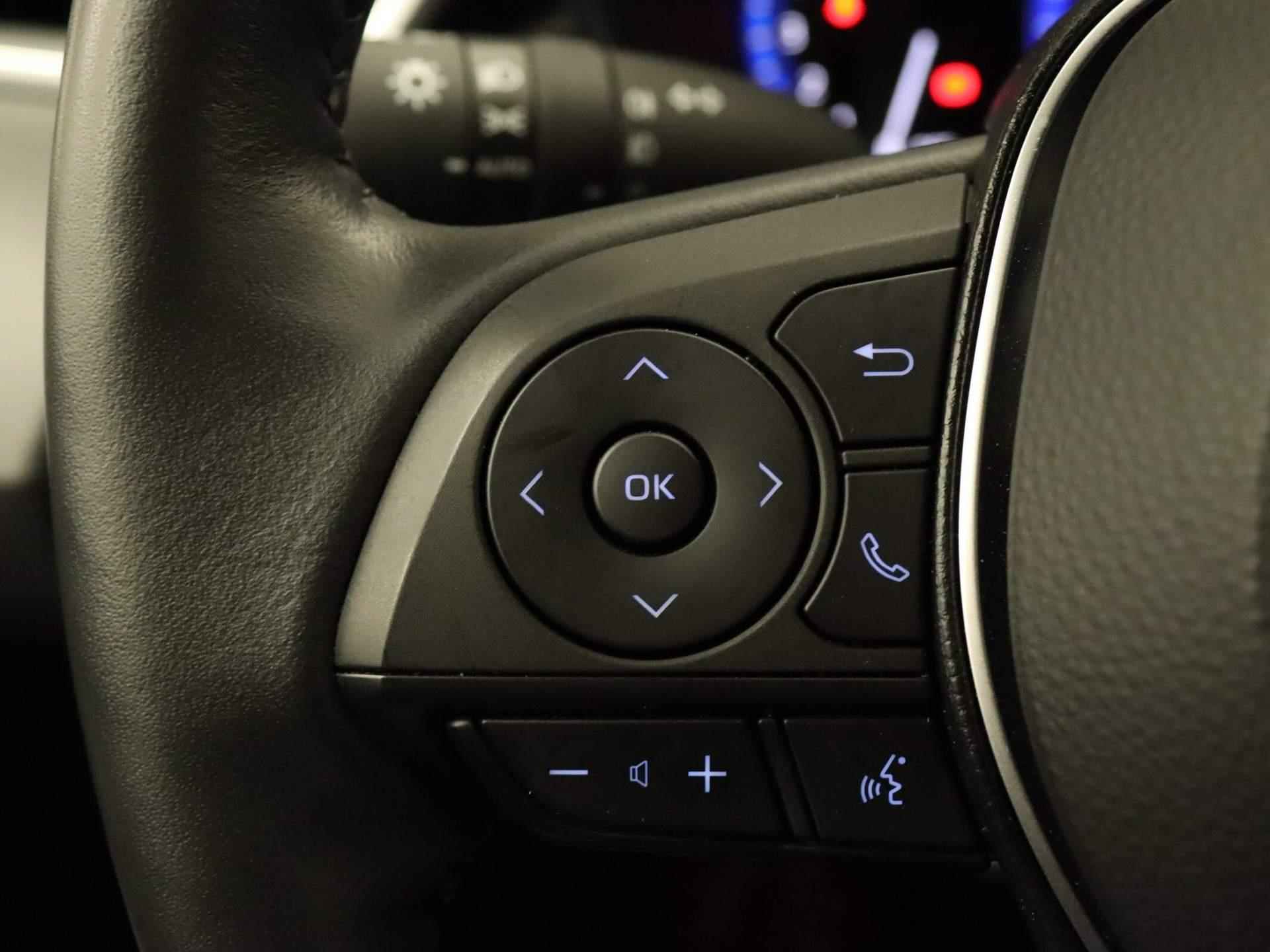 Toyota Corolla Touring Sports 1.8 Hybrid Bi-Tone Business - NAVIGATIE - ADAPTIEVE CRUISE CONTROL - HEAD-UP DISPLAY - STOEL EN STUUR VERWARMING - 19/34