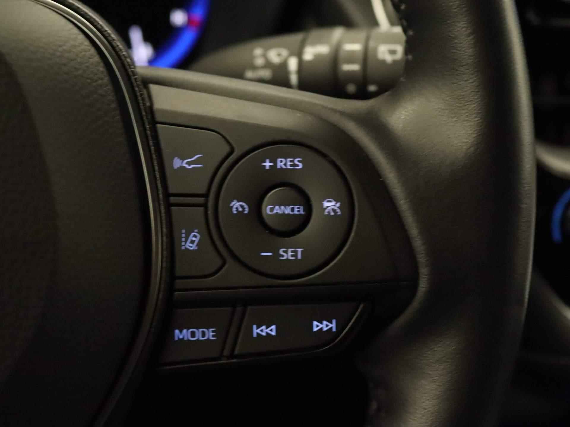 Toyota Corolla Touring Sports 1.8 Hybrid Bi-Tone Business - NAVIGATIE - ADAPTIEVE CRUISE CONTROL - HEAD-UP DISPLAY - STOEL EN STUUR VERWARMING - 22/34