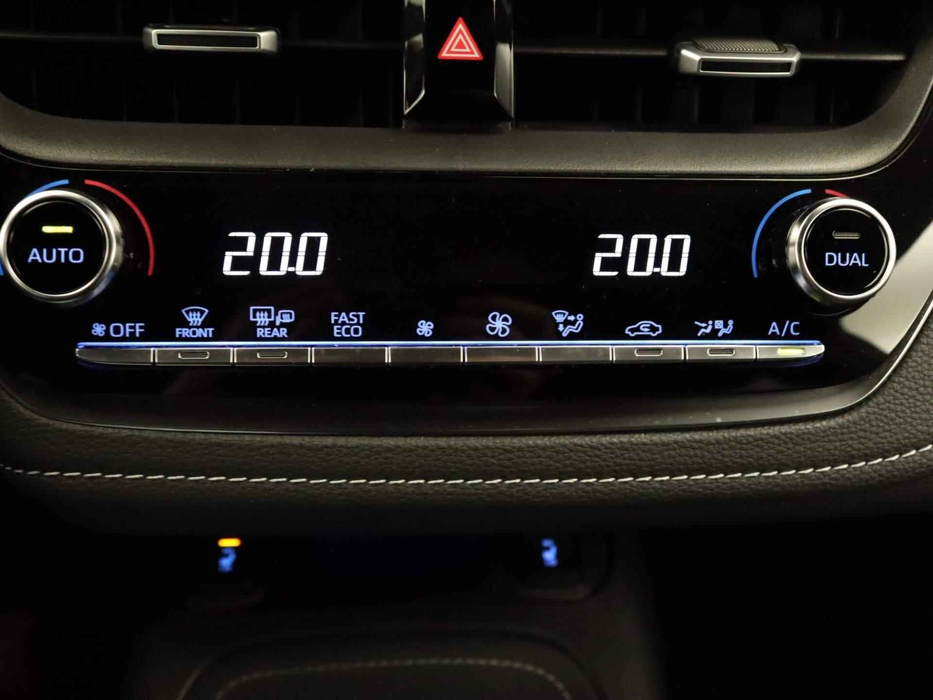 Toyota Corolla Touring Sports 1.8 Hybrid Bi-Tone Business - NAVIGATIE - ADAPTIEVE CRUISE CONTROL - HEAD-UP DISPLAY - STOEL EN STUUR VERWARMING - 28/34