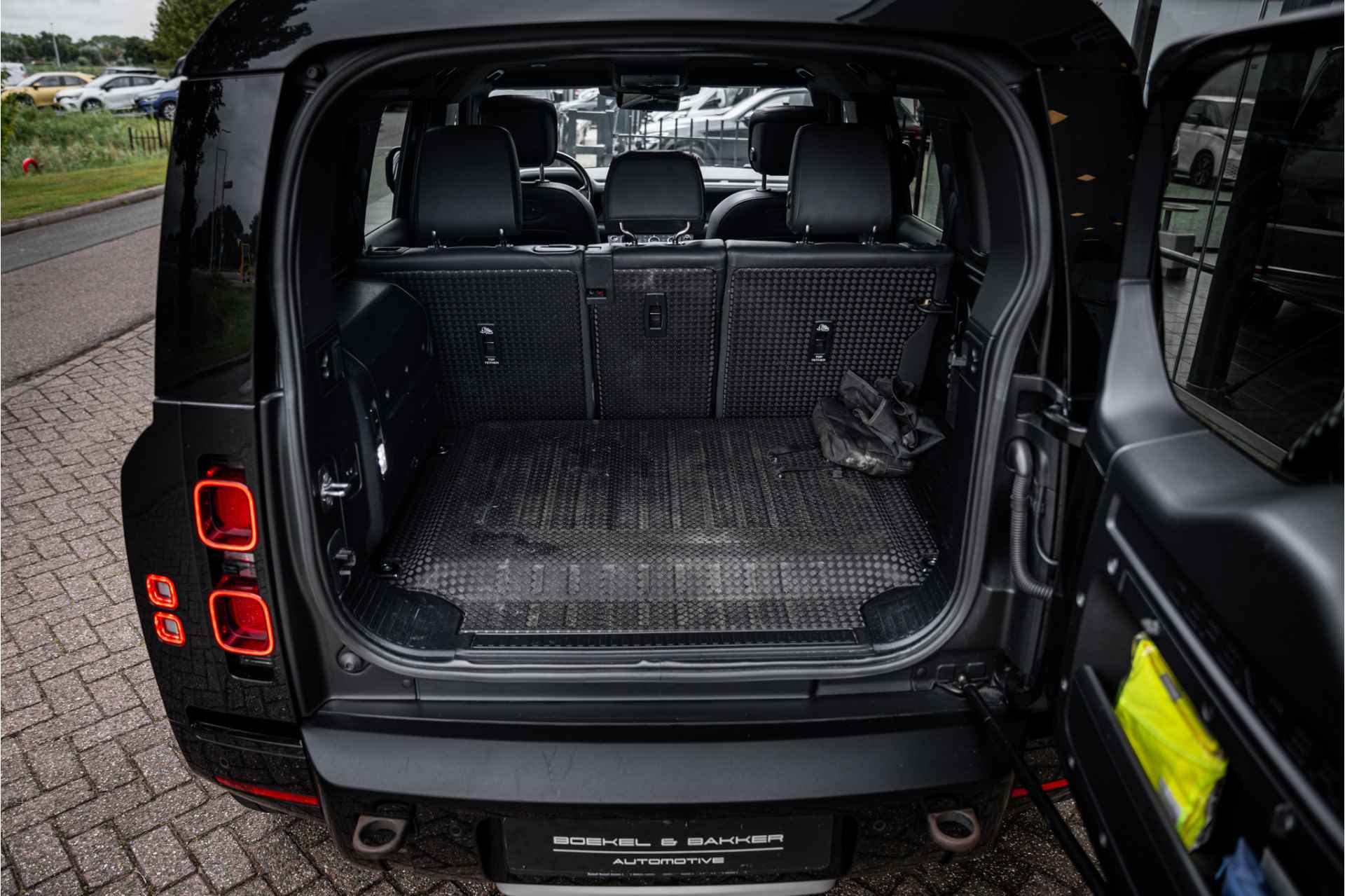 Land Rover Defender P400e HSE X-Dynamic - 23inch Ruff - Panodak - Luchtvering - 8/88