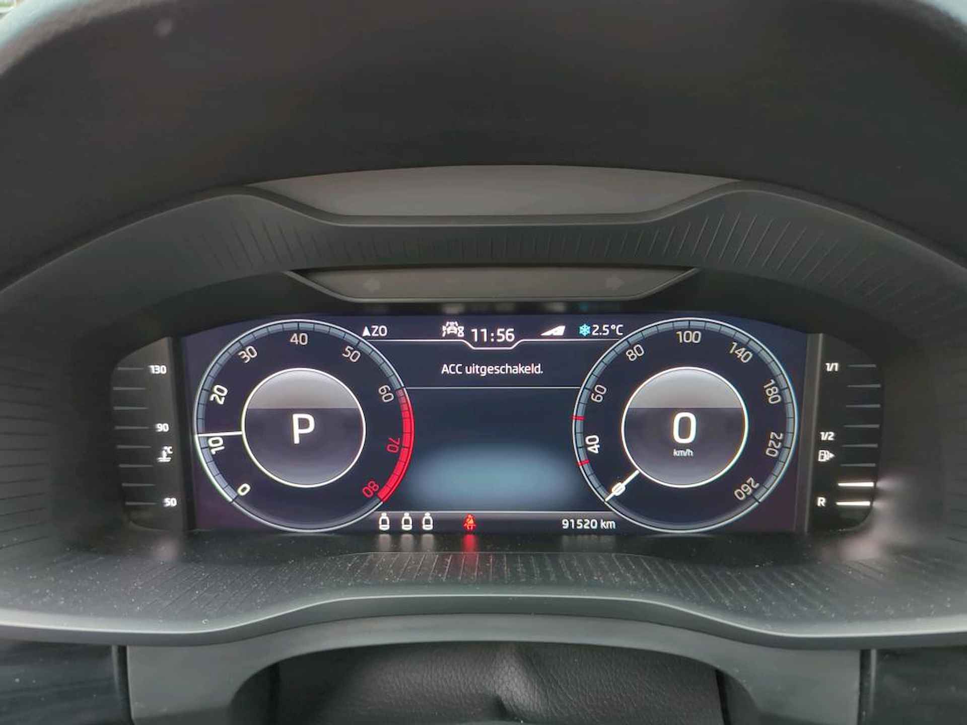 Škoda Kodiaq 1.5 TSI Business Edition Plus DSG/ Metallic/ Int. Velours/ Digitale cockpit/ Do Glas/   Led/ Panoramadak/  Camera/  Zwenkhaak/ Parkeersensoren/ 19 lmv - 7/19