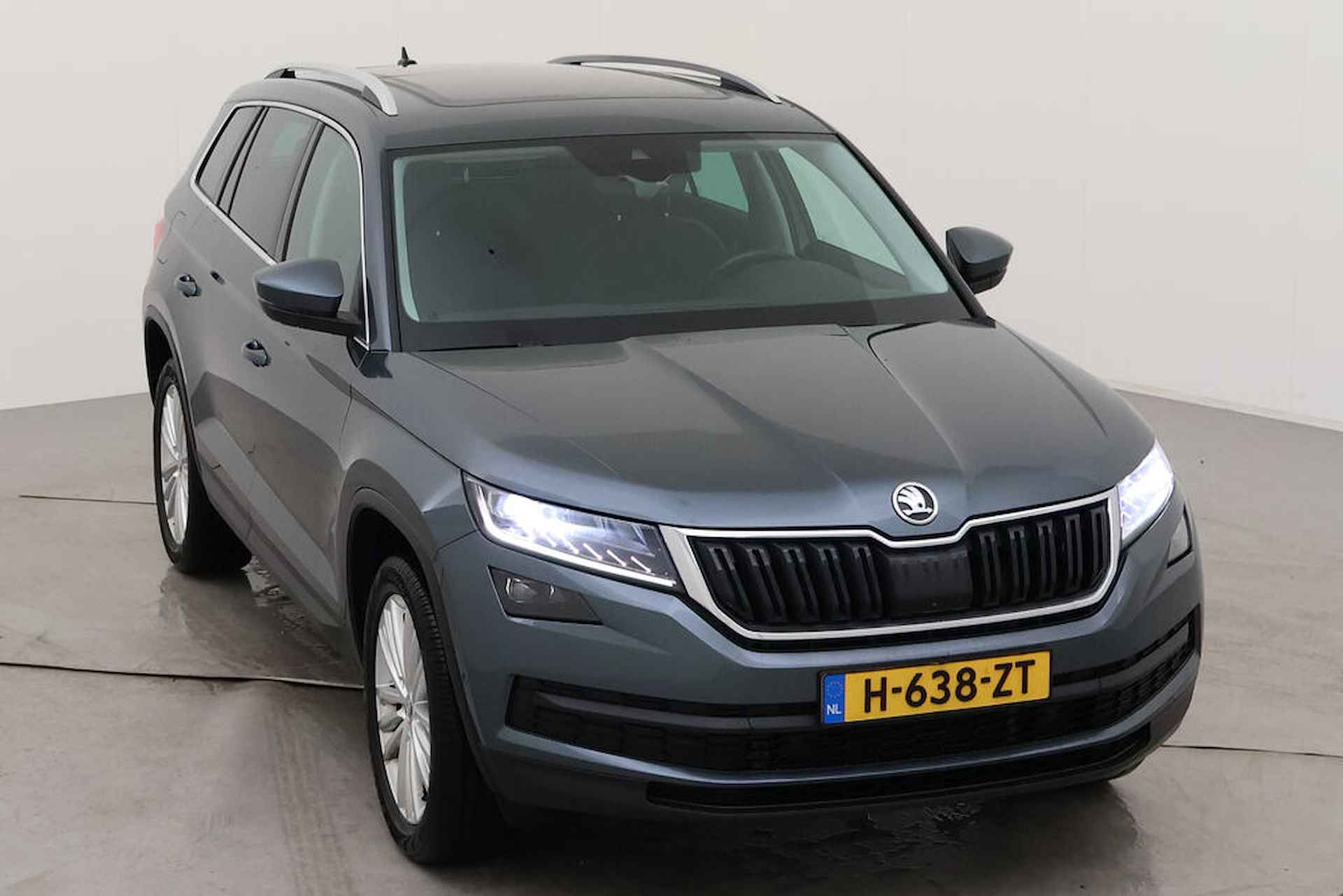 Škoda Kodiaq 1.5 TSI Business Edition Plus DSG/ Metallic/ Int. Velours/ Digitale cockpit/ Do Glas/   Led/ Panoramadak/  Camera/  Zwenkhaak/ Parkeersensoren/ 19 lmv - 11/19