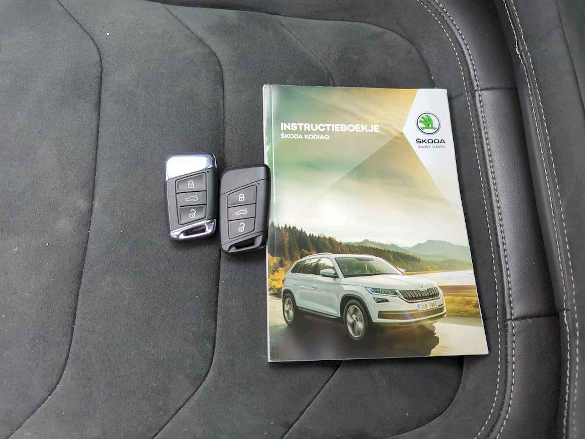 Škoda Kodiaq 1.5 TSI Business Edition Plus DSG/ Metallic/ Int. Velours/ Digitale cockpit/ Do Glas/   Led/ Panoramadak/  Camera/  Zwenkhaak/ Parkeersensoren/ 19 lmv - 18/19