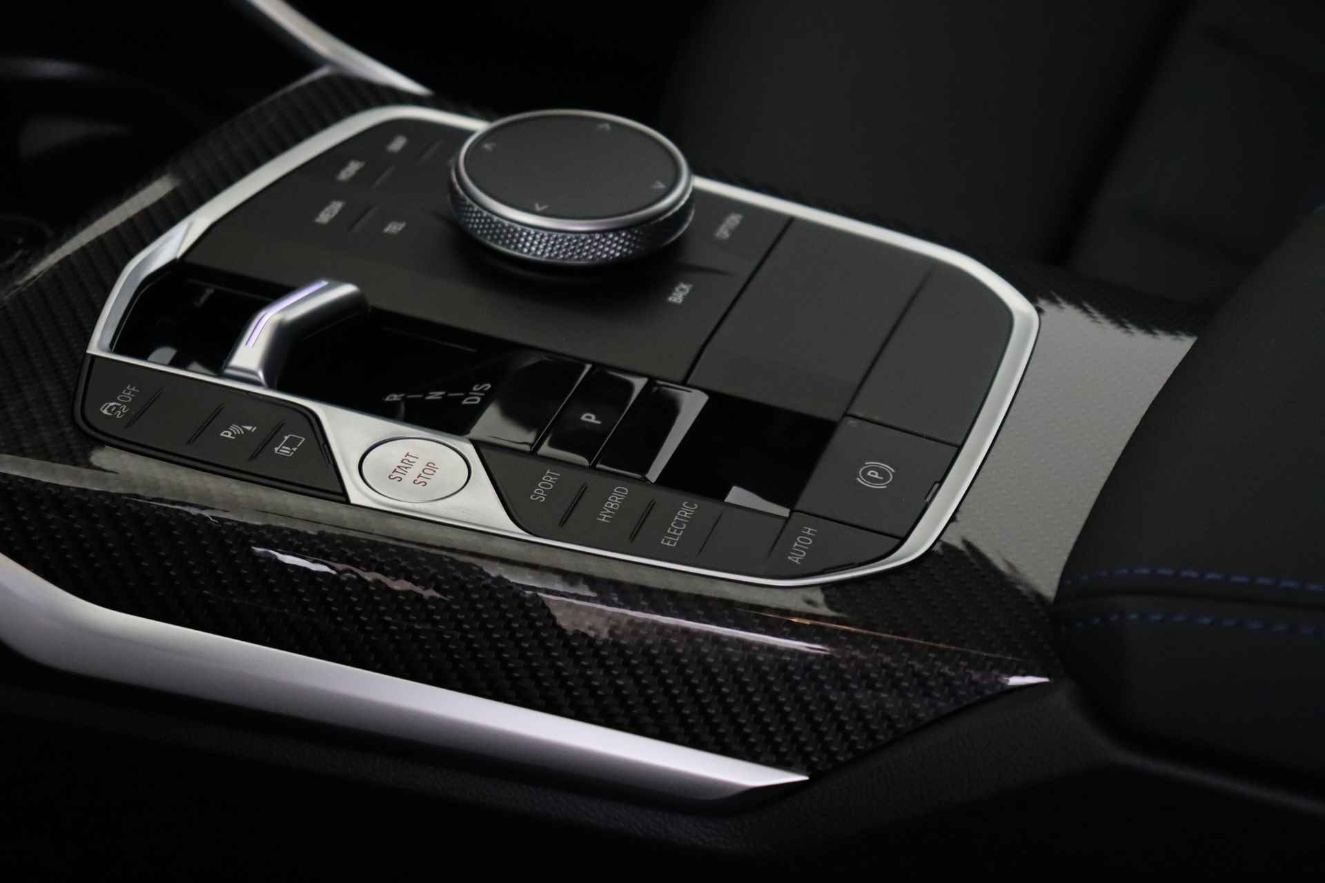 BMW 3 Serie Touring 330e High Executive M Sport Automaat / Panoramadak / Trekhaak / Adaptieve LED / Sportstoelen / Driving Assistant Professional / Parking Assistant - 7/52