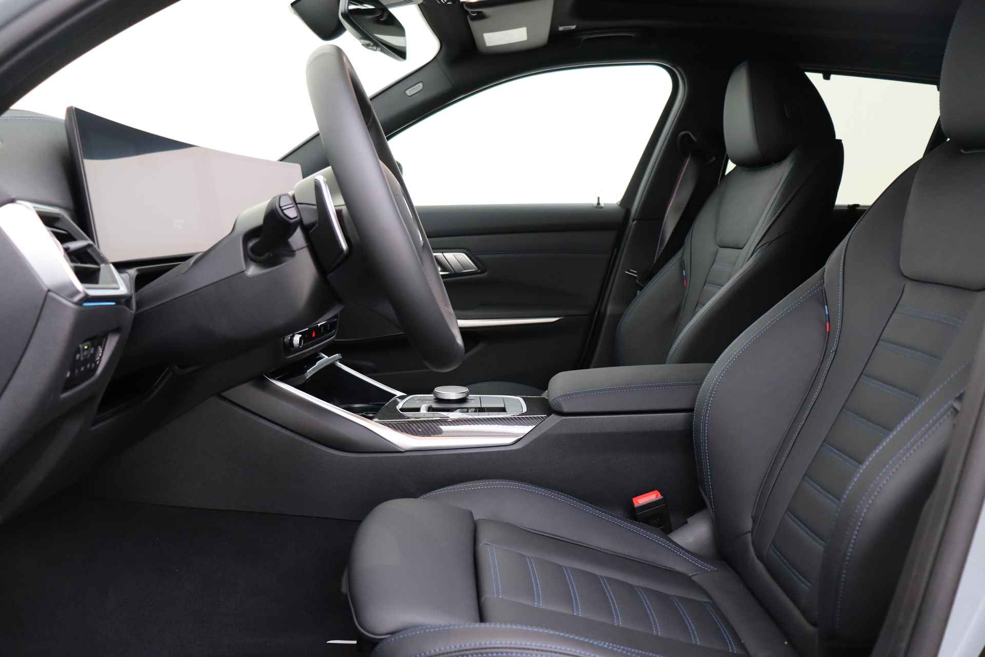 BMW 3 Serie Touring 330e High Executive M Sport Automaat / Panoramadak / Trekhaak / Adaptieve LED / Sportstoelen / Driving Assistant Professional / Parking Assistant - 9/52