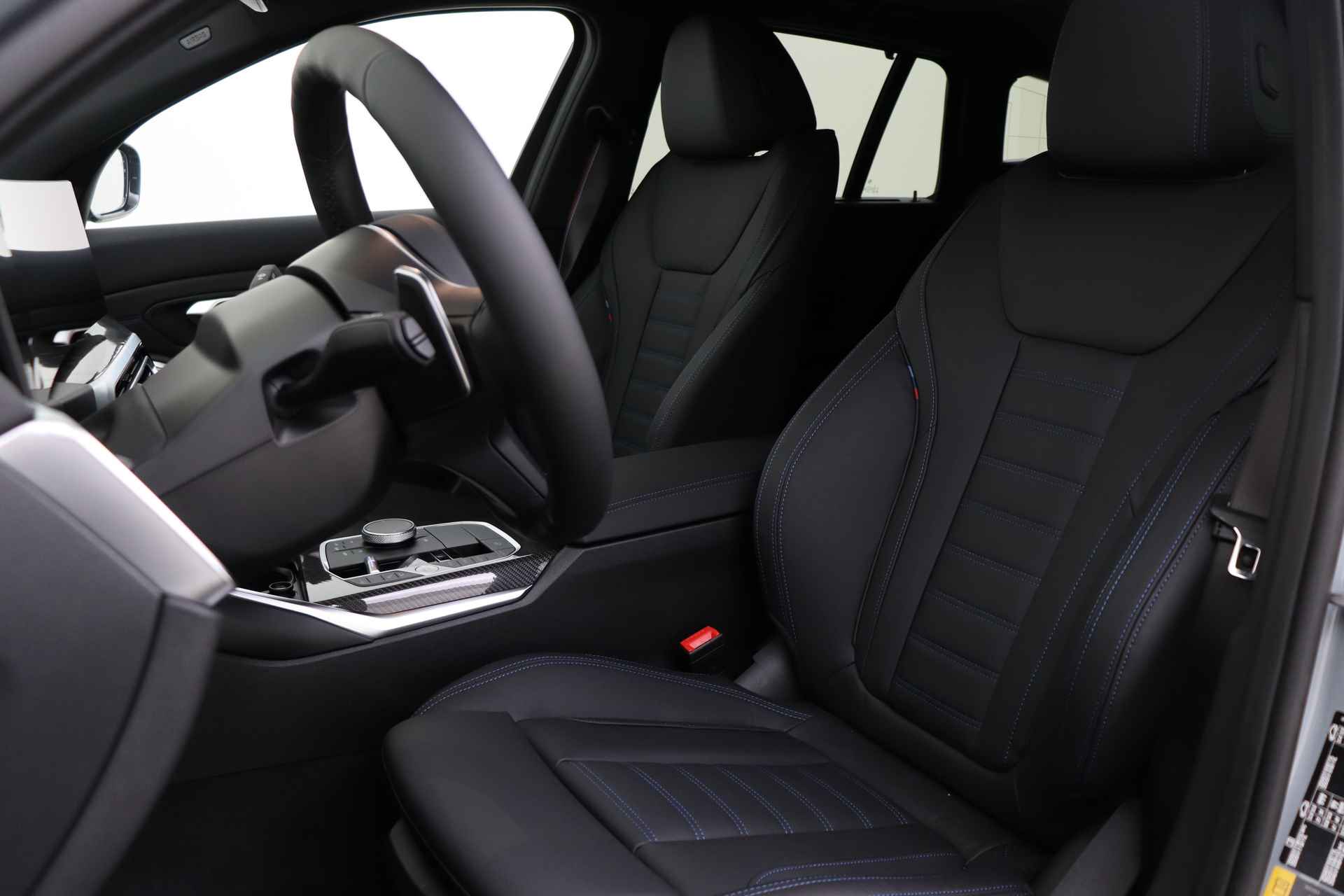BMW 3 Serie Touring 330e High Executive M Sport Automaat / Panoramadak / Trekhaak / Adaptieve LED / Sportstoelen / Driving Assistant Professional / Parking Assistant - 10/52