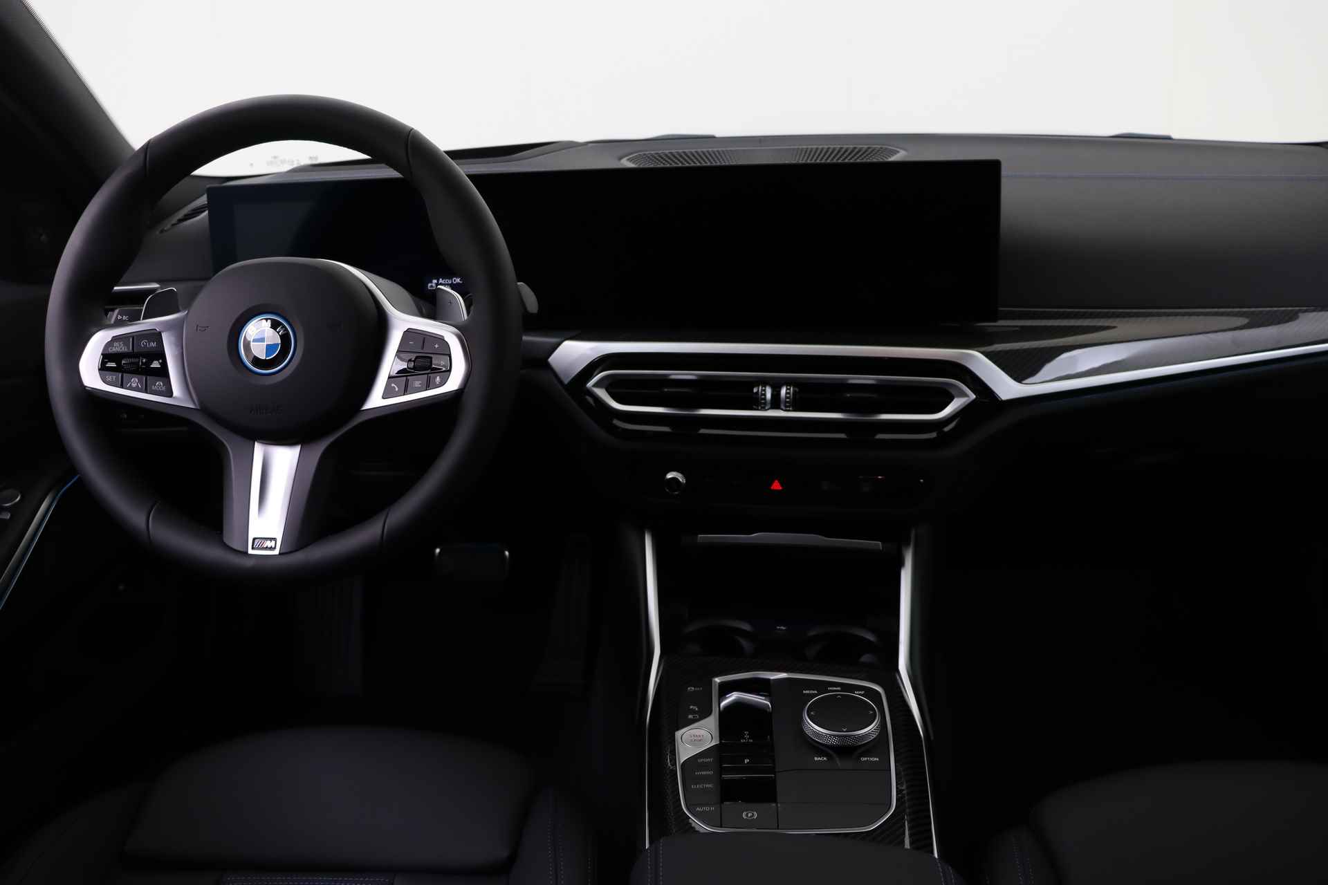 BMW 3 Serie Touring 330e High Executive M Sport Automaat / Panoramadak / Trekhaak / Adaptieve LED / Sportstoelen / Driving Assistant Professional / Parking Assistant - 24/52