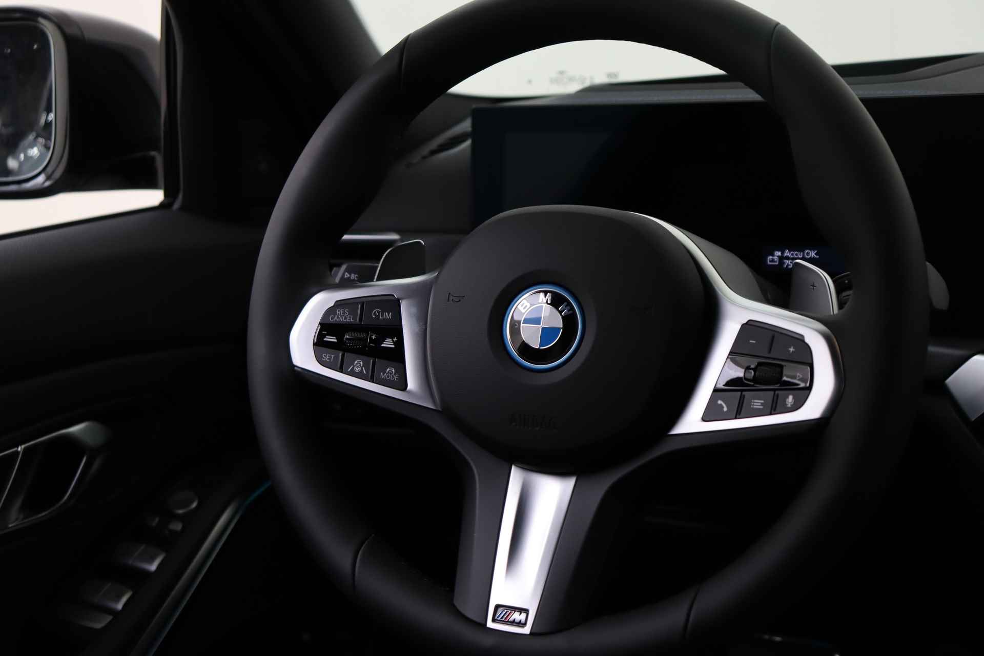 BMW 3 Serie Touring 330e High Executive M Sport Automaat / Panoramadak / Trekhaak / Adaptieve LED / Sportstoelen / Driving Assistant Professional / Parking Assistant - 25/52