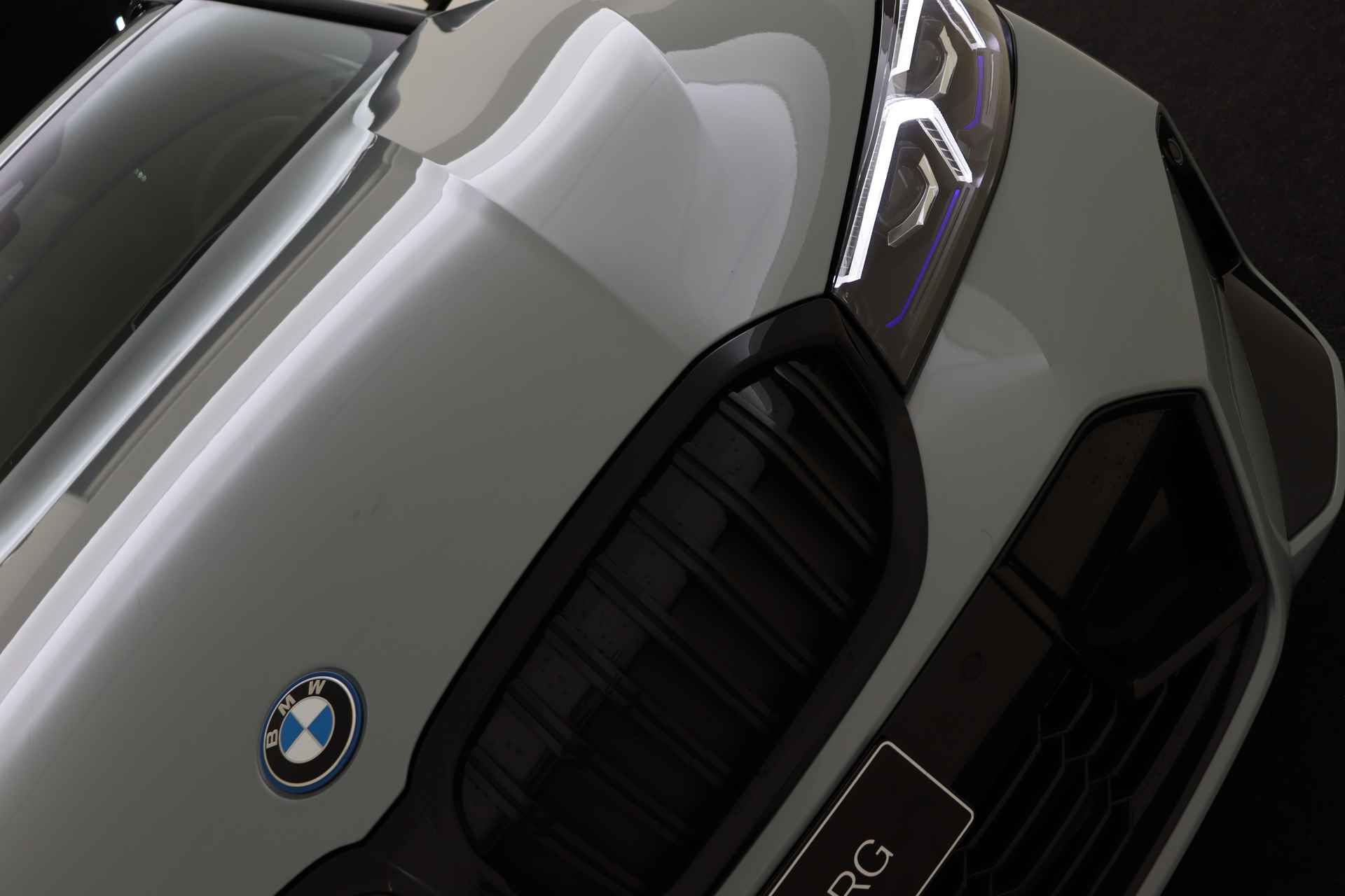 BMW 3 Serie Touring 330e High Executive M Sport Automaat / Panoramadak / Trekhaak / Adaptieve LED / Sportstoelen / Driving Assistant Professional / Parking Assistant - 47/52