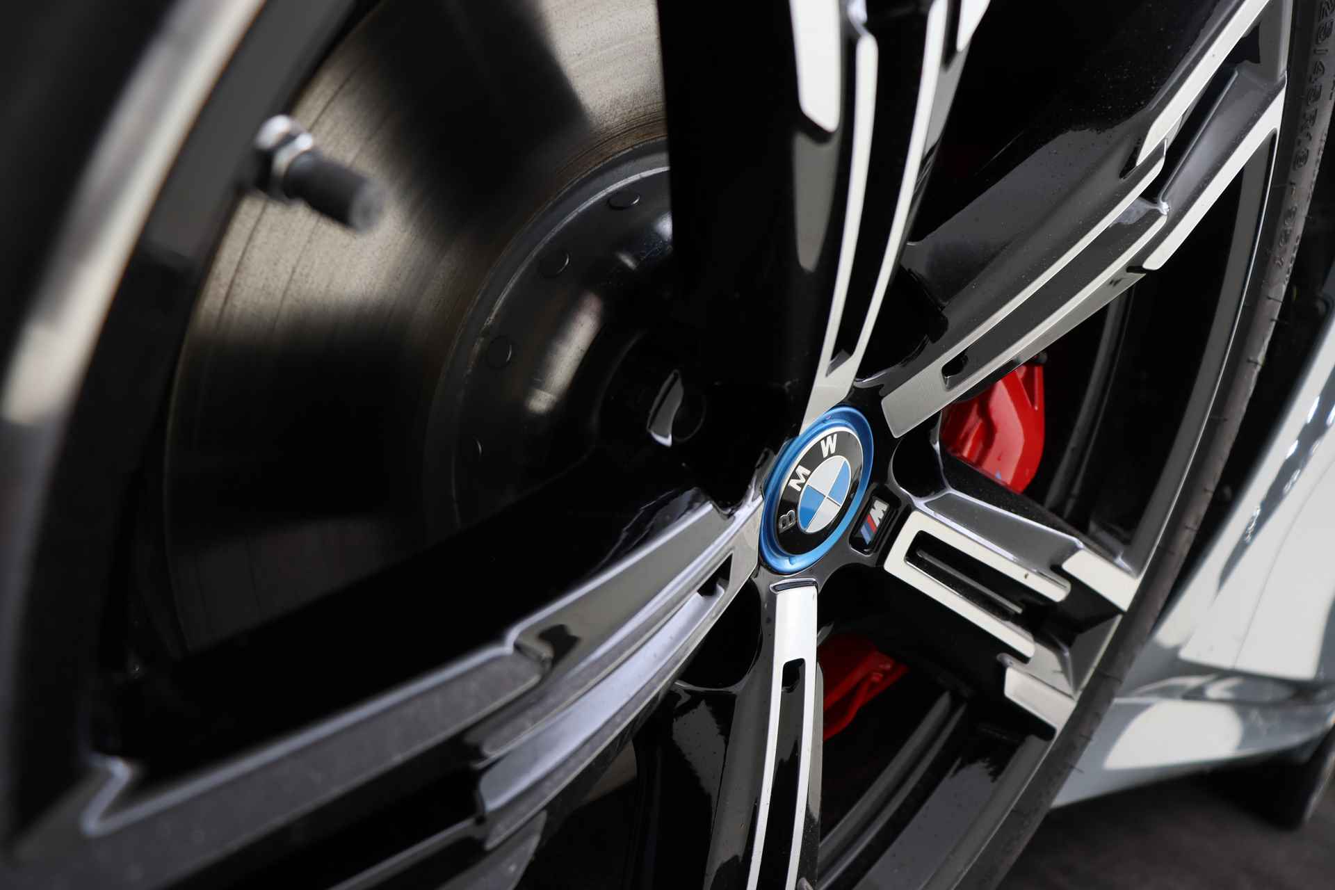 BMW 3 Serie Touring 330e High Executive M Sport Automaat / Panoramadak / Trekhaak / Adaptieve LED / Sportstoelen / Driving Assistant Professional / Parking Assistant - 48/52
