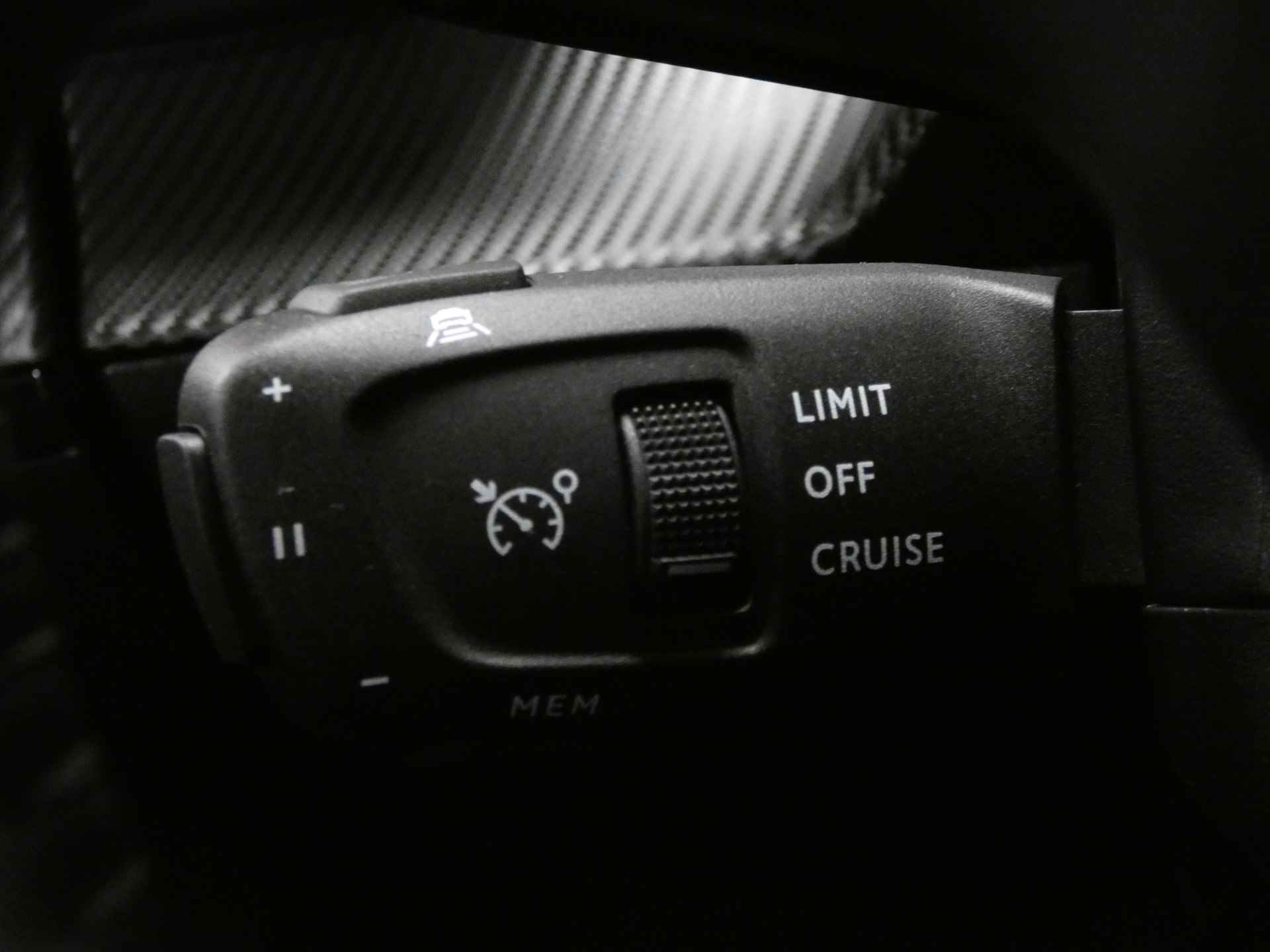 Peugeot e-2008 EV Allure Pack 50 kWh Navigatie | Camera | - 23/47
