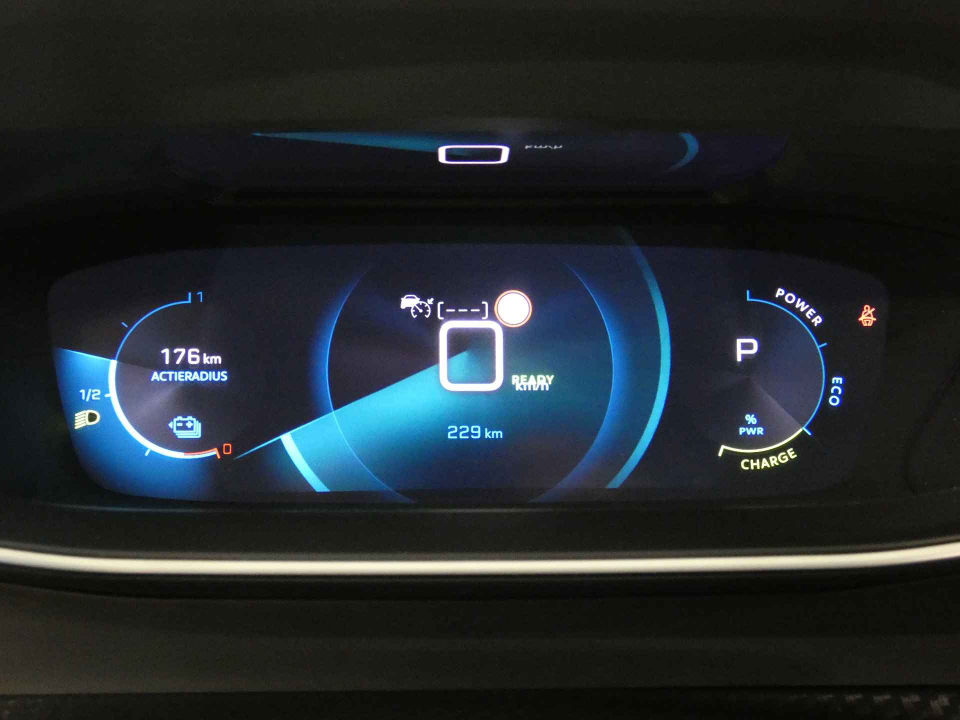 Peugeot e-2008 EV Allure Pack 50 kWh Navigatie | Camera | - 24/47