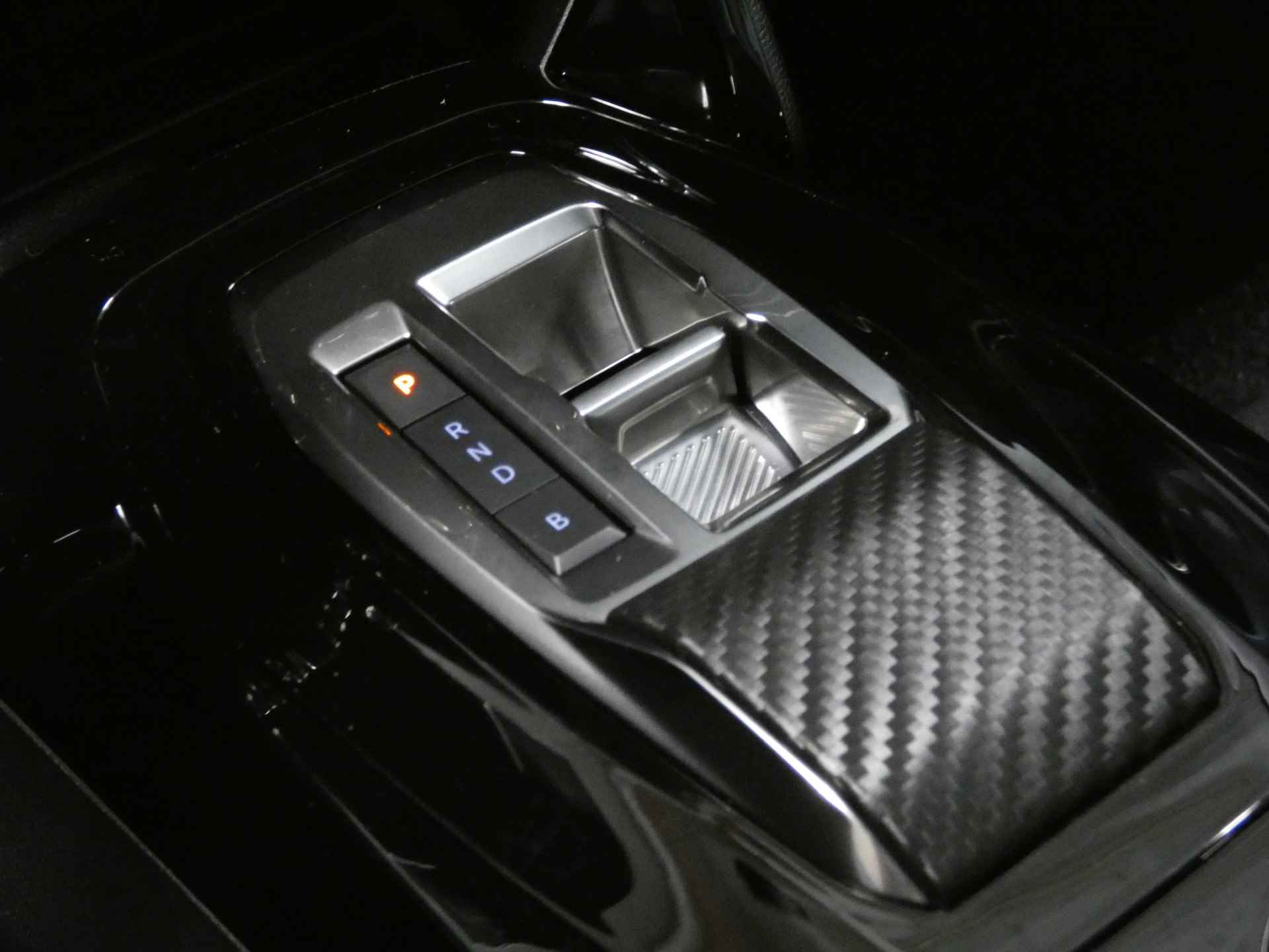 Peugeot e-2008 EV Allure Pack 50 kWh Navigatie | Camera | - 33/47