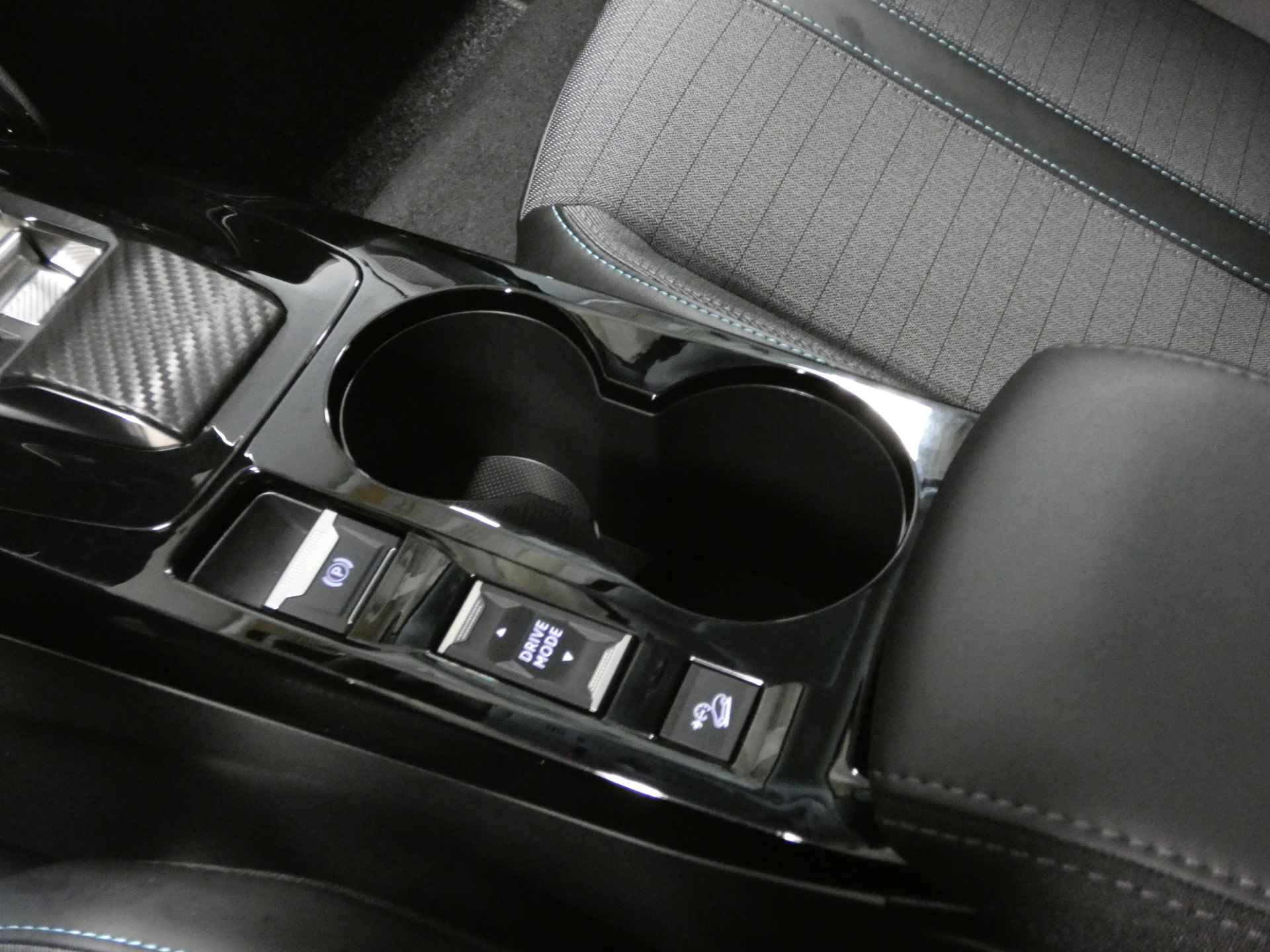 Peugeot e-2008 EV Allure Pack 50 kWh Navigatie | Camera | - 35/47