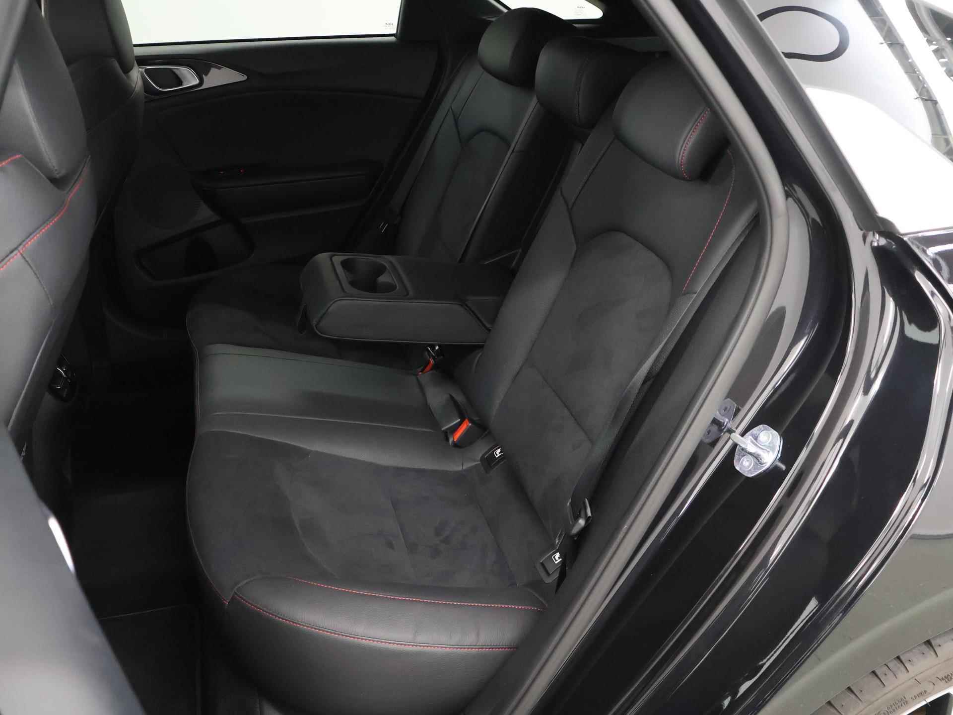 Kia ProCeed 1.6 T-GDi GT | Panoramadak | JBL Audio | Elektrisch verstelb. bestuurdersstoel met geheugen | Stoel/Stuurwielverwarming - 12/48