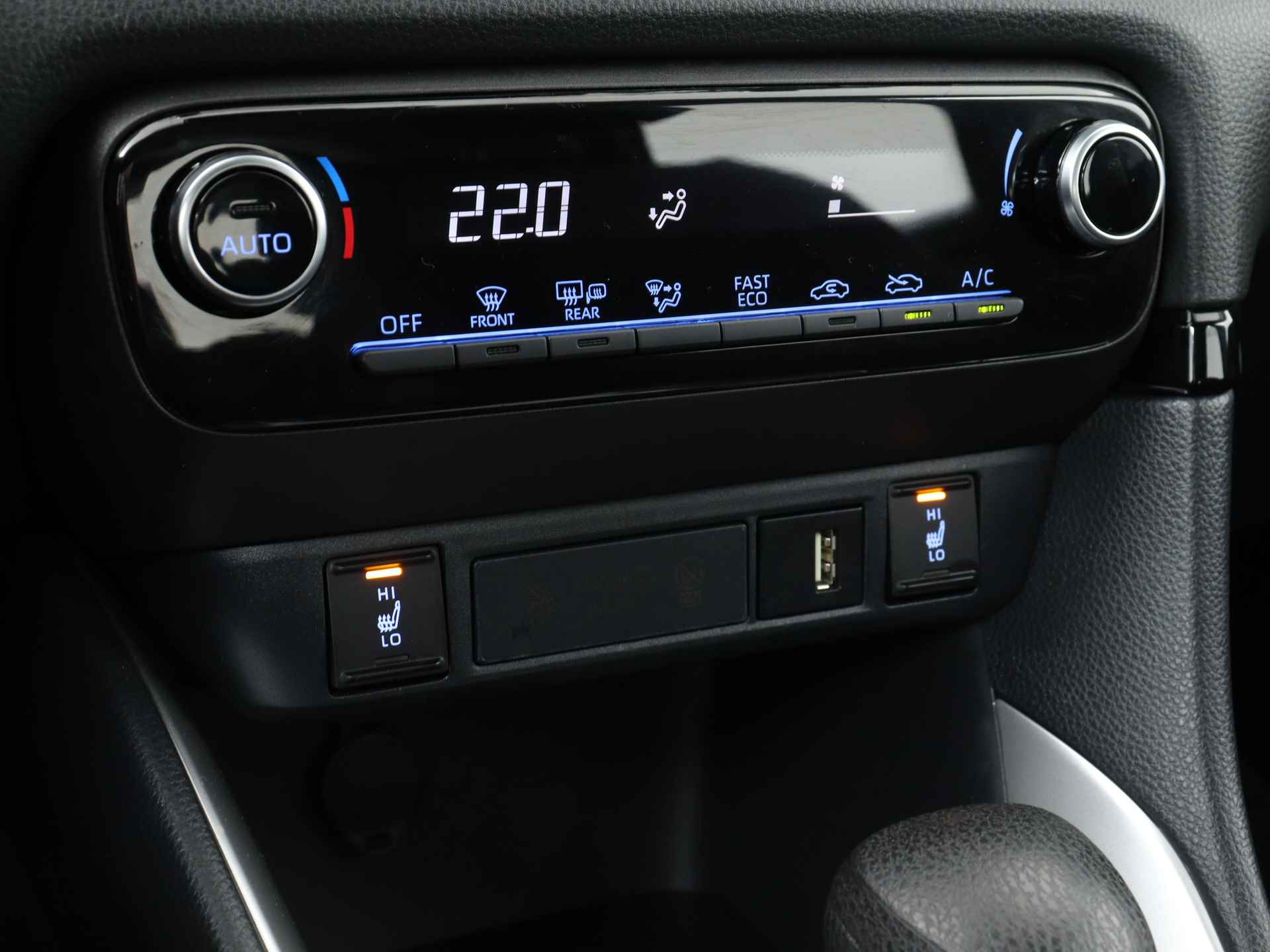 Toyota Yaris 1.5 Hybrid Dynamic | Navigatie | Stoelverwarming | 16 inch LM Velgen | - 12/43