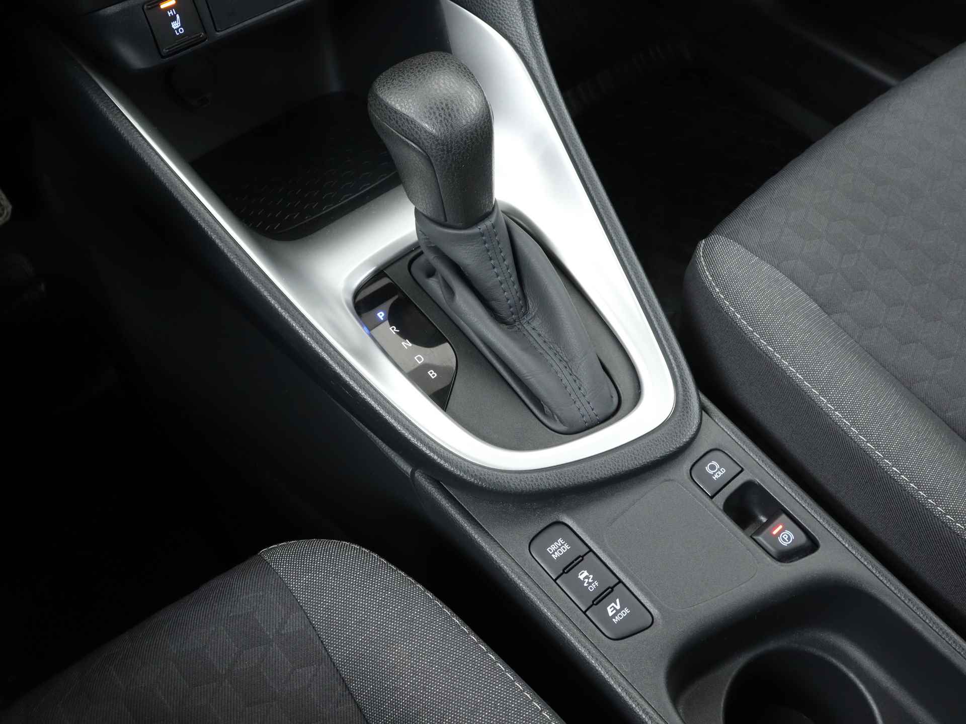 Toyota Yaris 1.5 Hybrid Dynamic | Navigatie | Stoelverwarming | 16 inch LM Velgen | - 13/43
