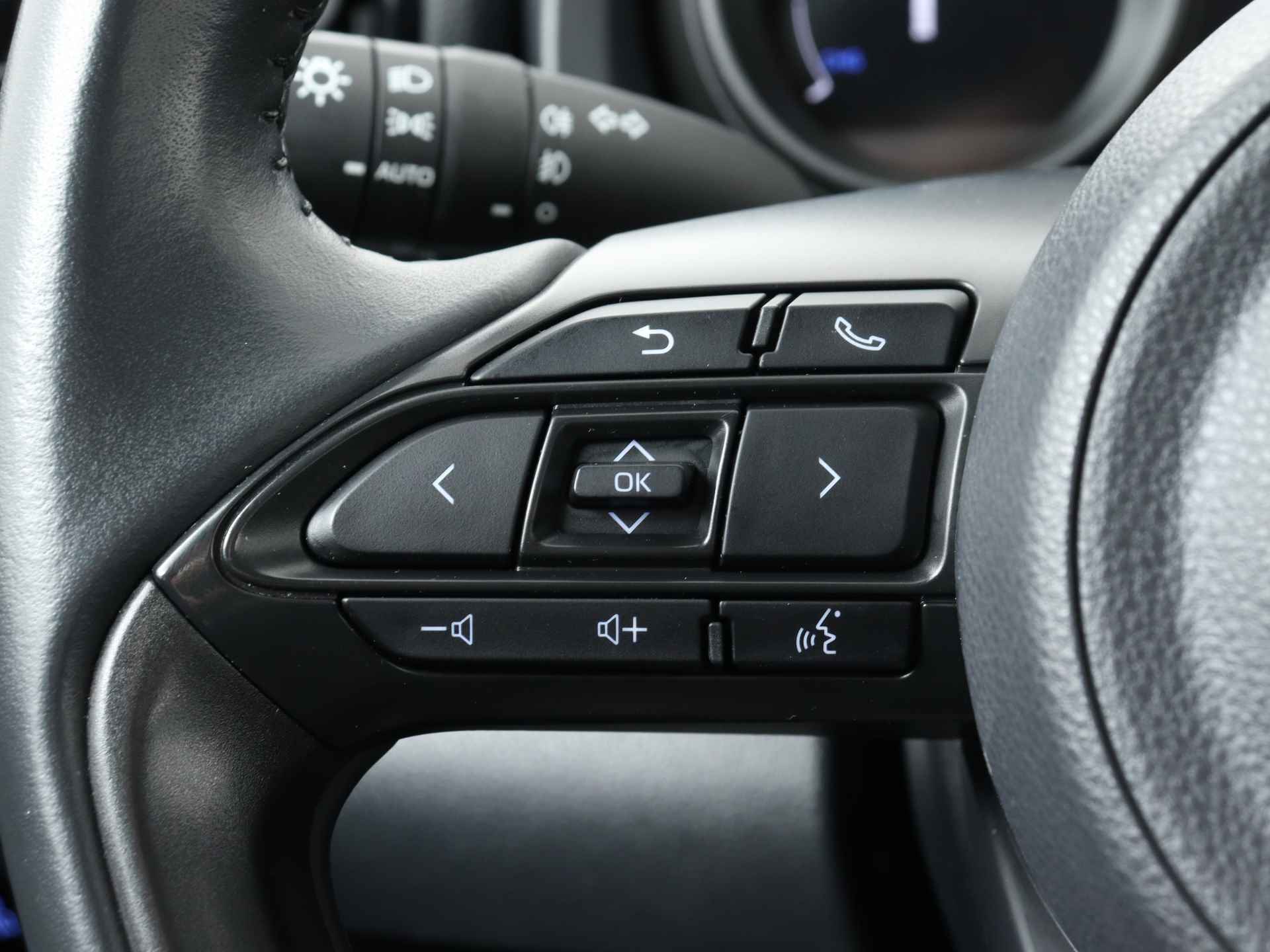 Toyota Yaris 1.5 Hybrid Dynamic | Navigatie | Stoelverwarming | 16 inch LM Velgen | - 22/43