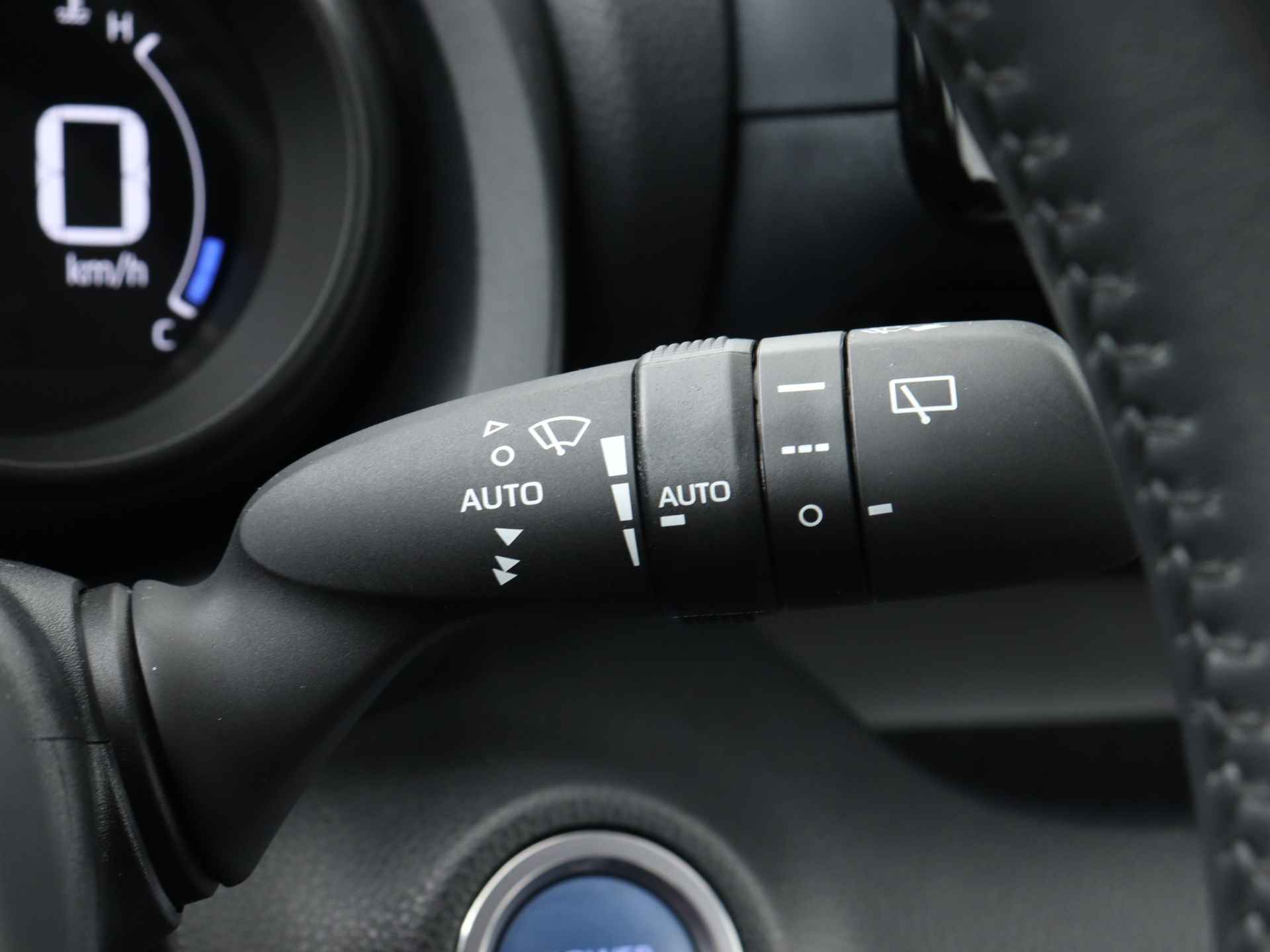 Toyota Yaris 1.5 Hybrid Dynamic | Navigatie | Stoelverwarming | 16 inch LM Velgen | - 25/43