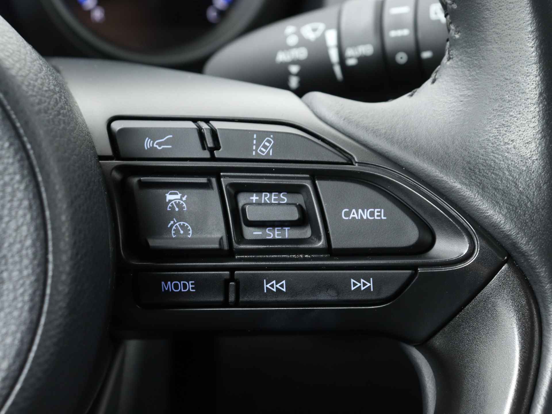 Toyota Yaris 1.5 Hybrid Dynamic | Navigatie | Stoelverwarming | 16 inch LM Velgen | - 26/43