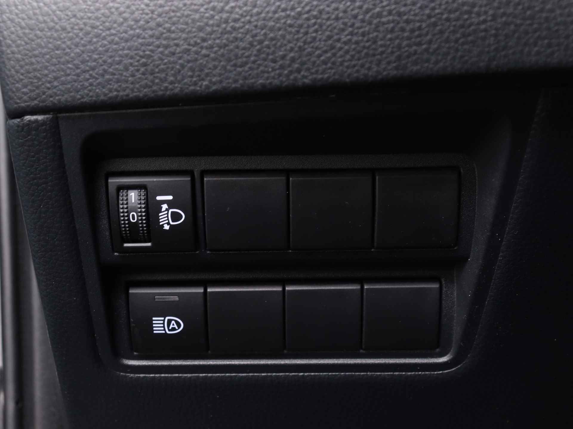 Toyota Yaris 1.5 Hybrid Dynamic | Navigatie | Stoelverwarming | 16 inch LM Velgen | - 34/43