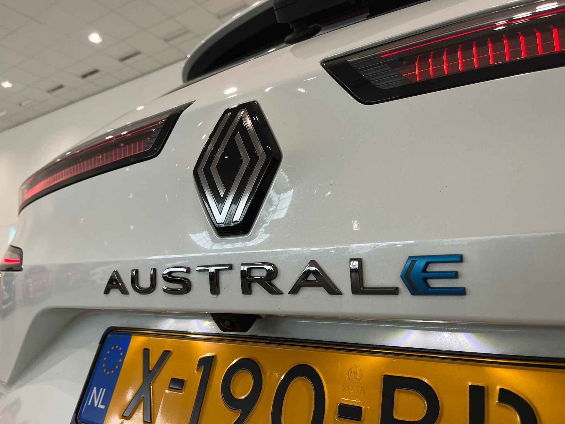 Renault Austral 1.2 E-Tech Hybrid 200 Iconic Esprit Alpine CLIMA | ADAPTIVE CRUISE | 360 CAMERA | PANO | STOEL + STUUR VERWARMING | ELEKTRISCHE KOFFERKLEP | ELEKTRISCHE STOELEN | - 13/48