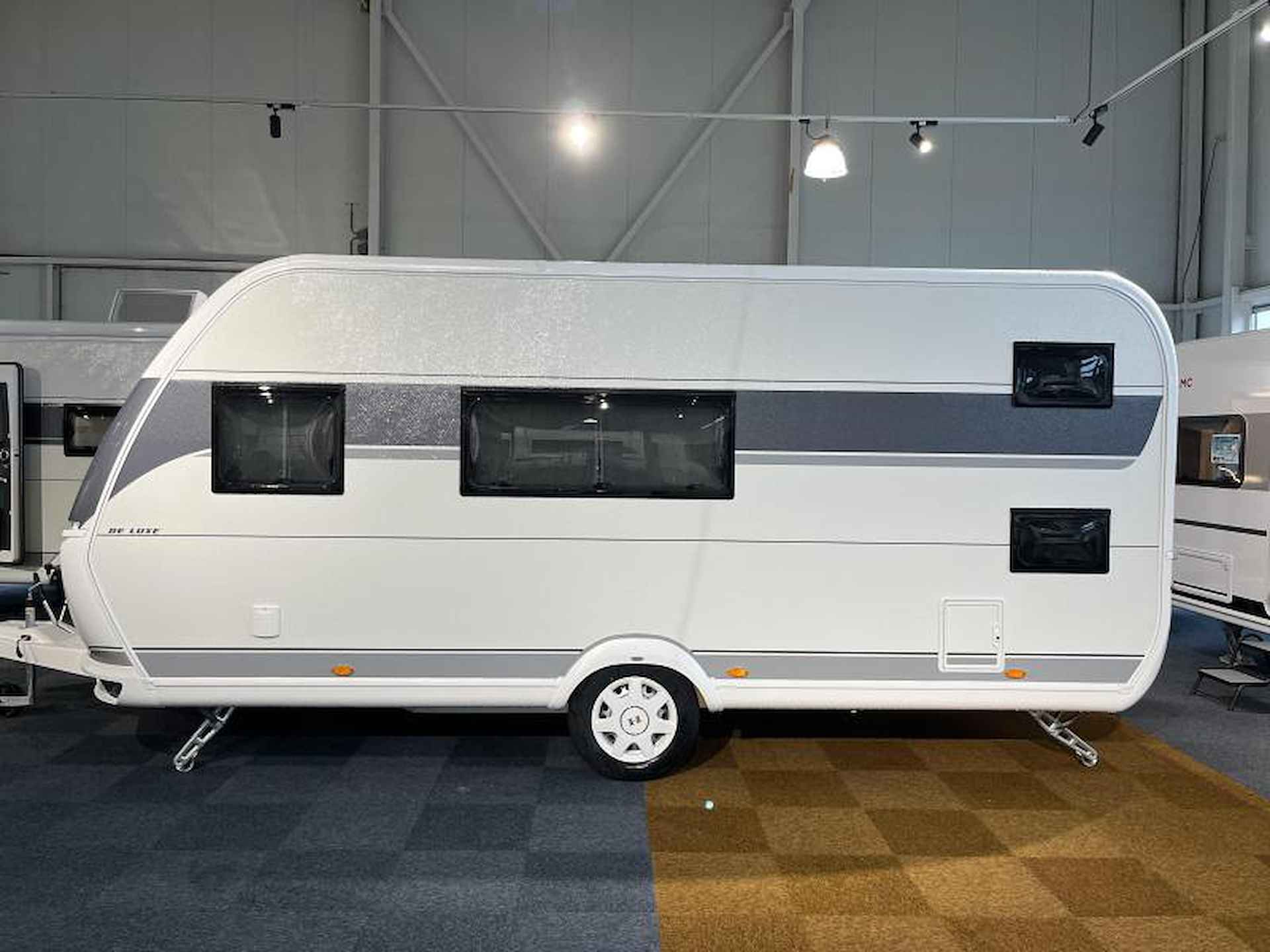 Hobby De Luxe 490 KMF NIEUW 2025!! - 5/24