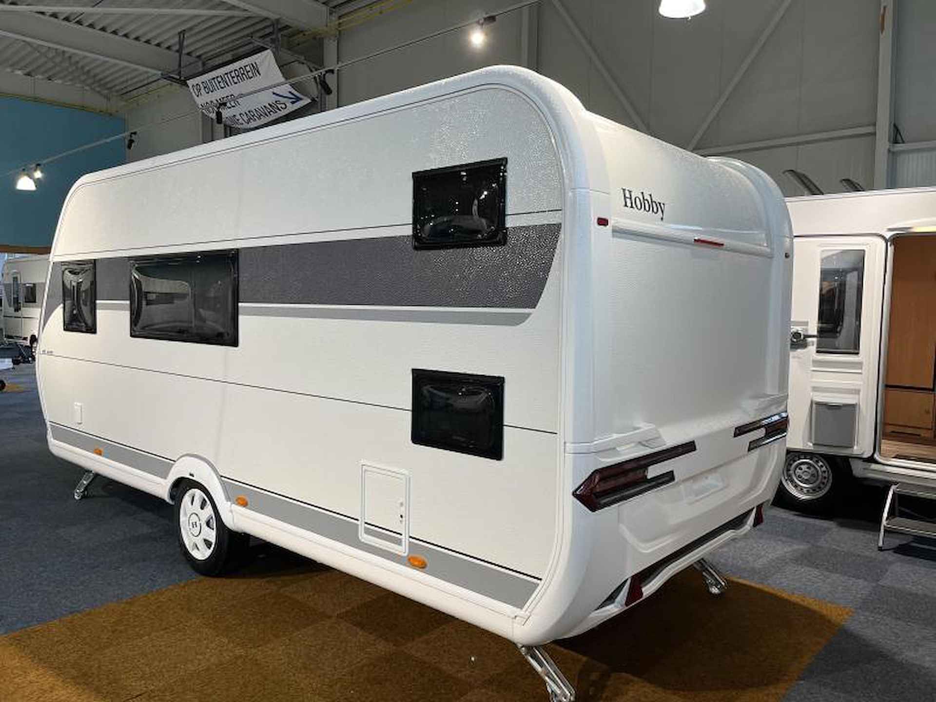 Hobby De Luxe 490 KMF NIEUW 2025!! - 6/24