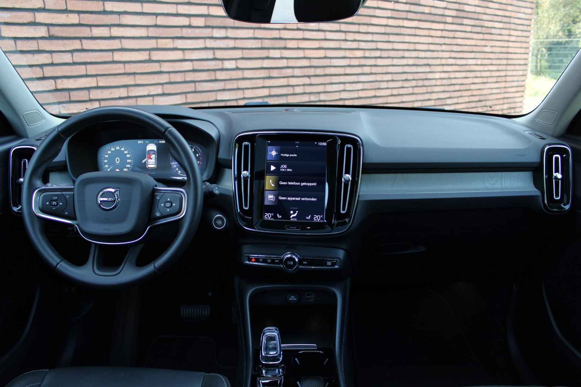 Volvo XC40 T3 AUT8 152PK Inscription, Panoramadak, Parkeercamera, Verwarmbare Voor- en Achterstoelen, Standkachel, Apple Carplay, Andriod Auto, Navigatie, Cruise Control, BLIS Dodehoekdetectie, Extra Getint Glas - 4/22