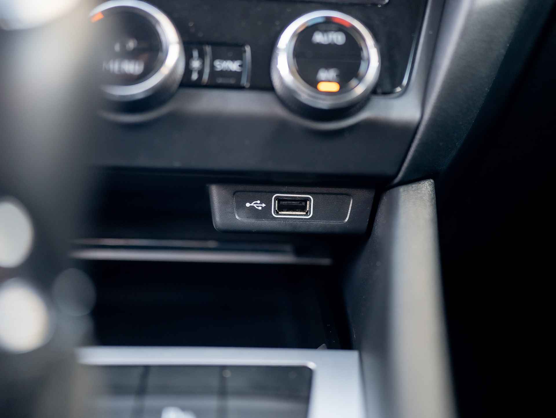 Škoda Octavia Combi 1.0 TSI DSG Greentech Ambition | Parkeersensoren V&A | Apple Carplay | Navi | Prijs Rijklaar!! - 34/40