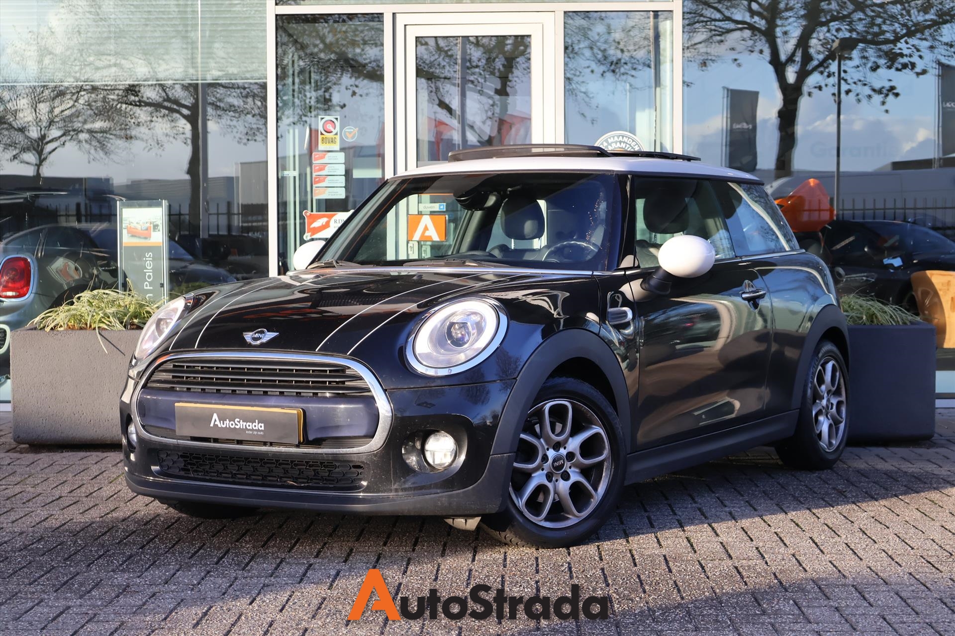 Mini Mini 1.5 COOPER CHILI AUT | Pano | Stoelverwarming | LED | Cruise | Navi | 1e Eigenaar!