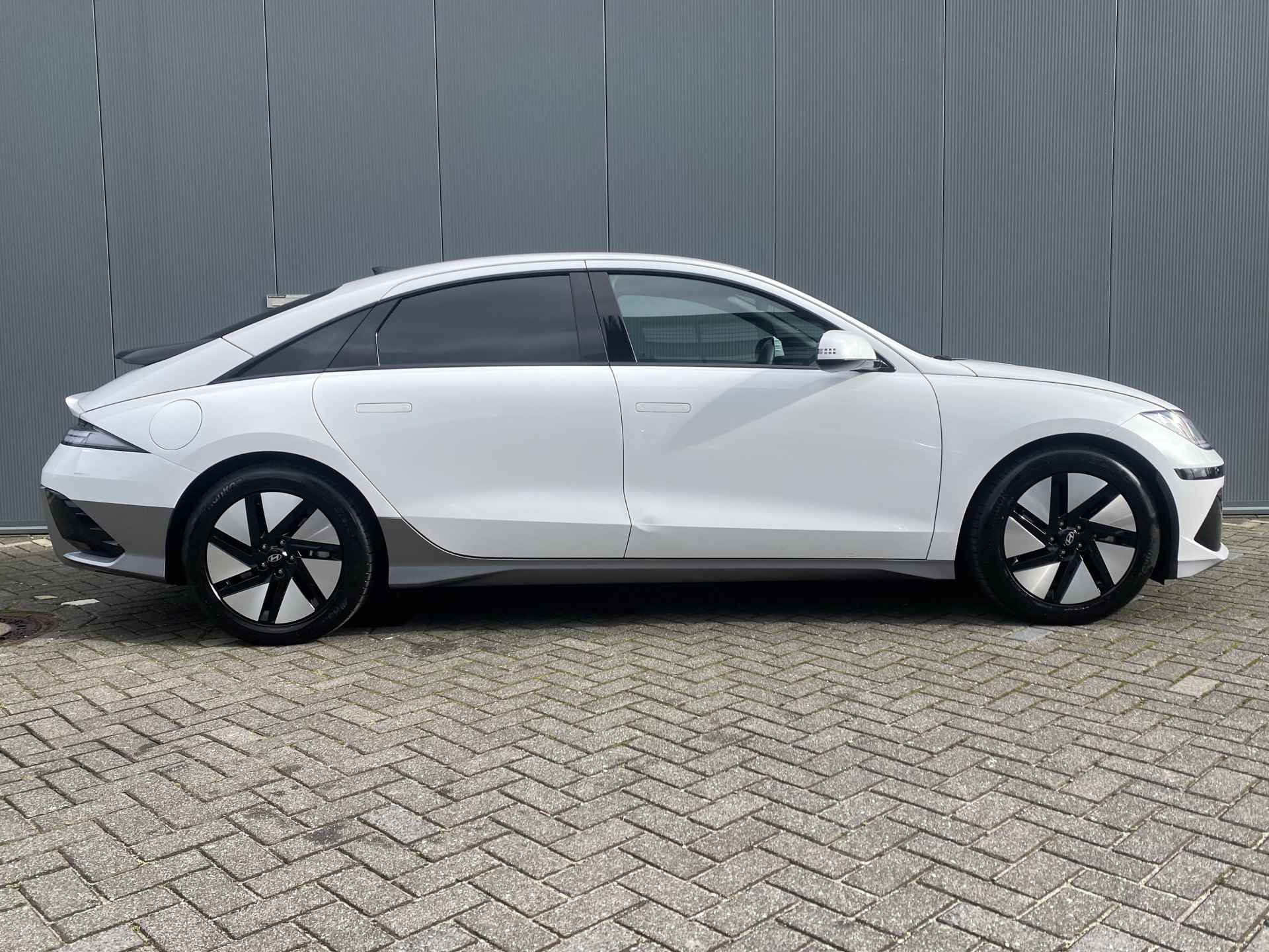 Hyundai IONIQ 6 77 kWh 229pk Connect | Camera | Climate | Keyless | Navigatie | Elek. Klep | Full - Led | Parelmoer | Warmtepomp | Winterpakket - 3/35