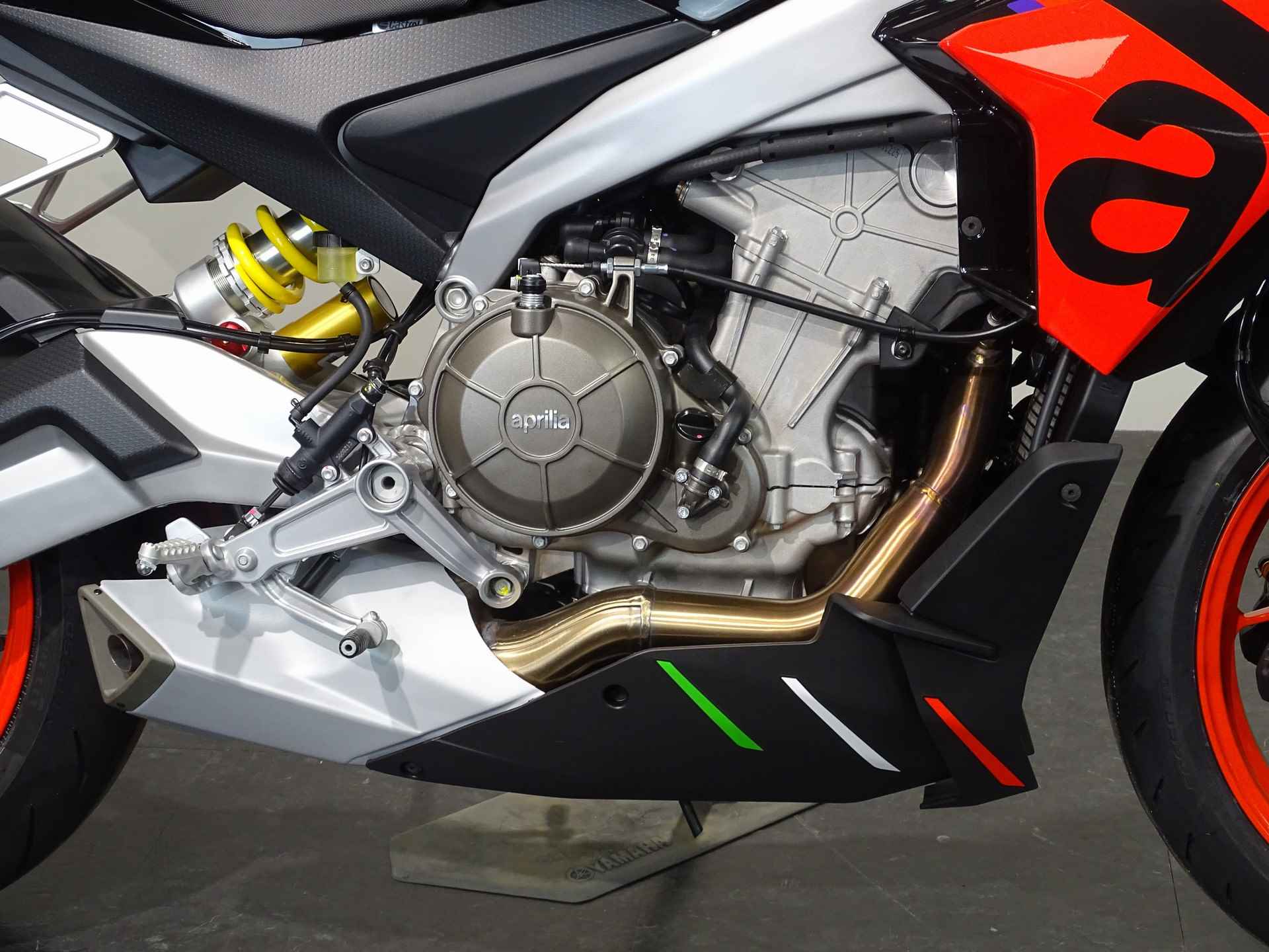 Aprilia TUONO 660 FACTORY - 4/12