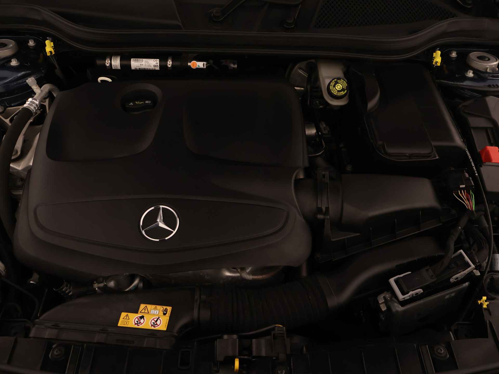 Mercedes-Benz GLA 180 Business Solution AMG | 5 Spaaks lichtmetalen velgen | Navigatie | trekhaak | Parking support | Inclusief 24 maanden MB Certified garantie voor Europa. - 42/45