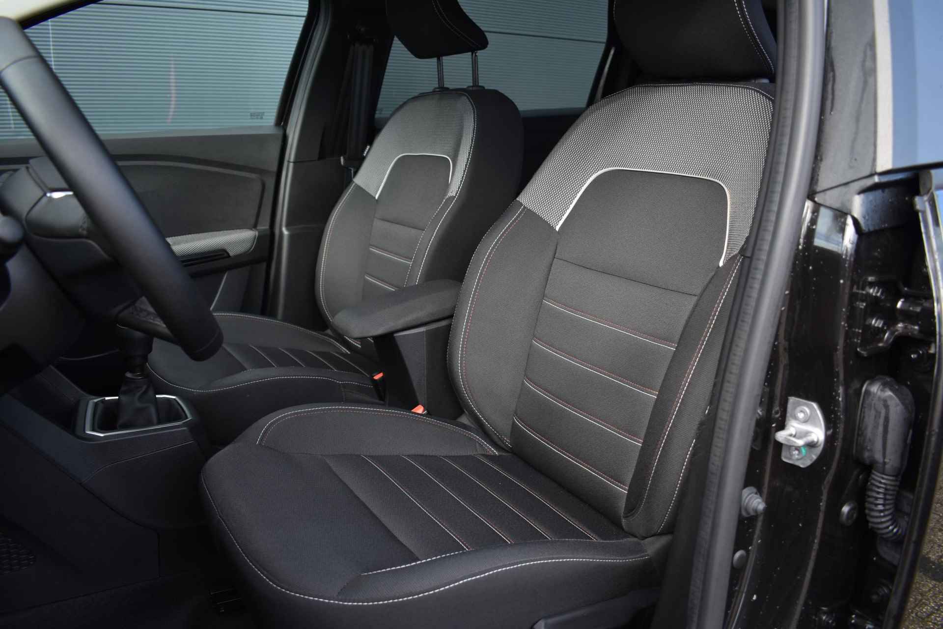 Dacia Jogger 1.0 TCe Bi-Fuel Extreme 5p. 100pk | Pack Extreme | Pack Media Nav | Apple Carplay/Android Auto | Trekhaak | 1e eigenaar - 18/38