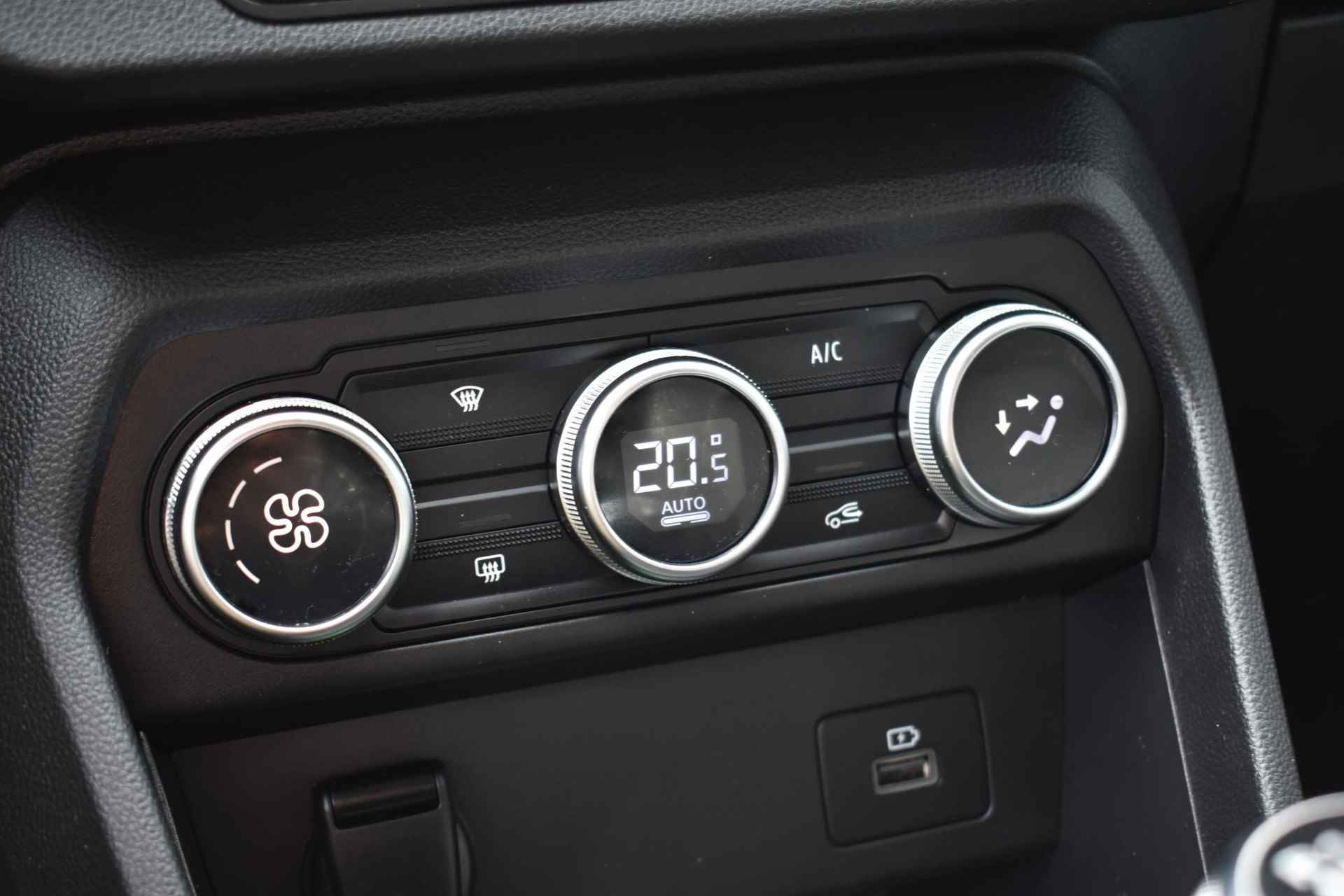 Dacia Jogger 1.0 TCe Bi-Fuel Extreme 5p. 100pk | Pack Extreme | Pack Media Nav | Apple Carplay/Android Auto | Trekhaak | 1e eigenaar - 26/38