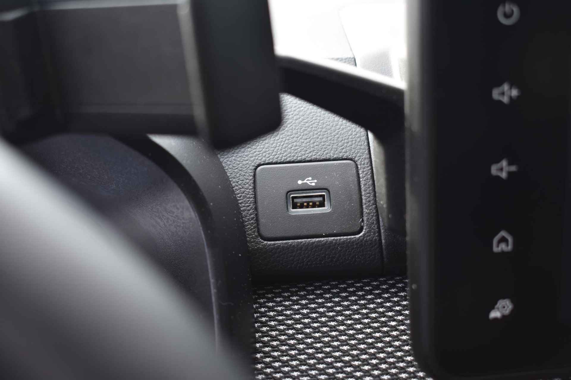 Dacia Jogger 1.0 TCe Bi-Fuel Extreme 5p. 100pk | Pack Extreme | Pack Media Nav | Apple Carplay/Android Auto | Trekhaak | 1e eigenaar - 27/38