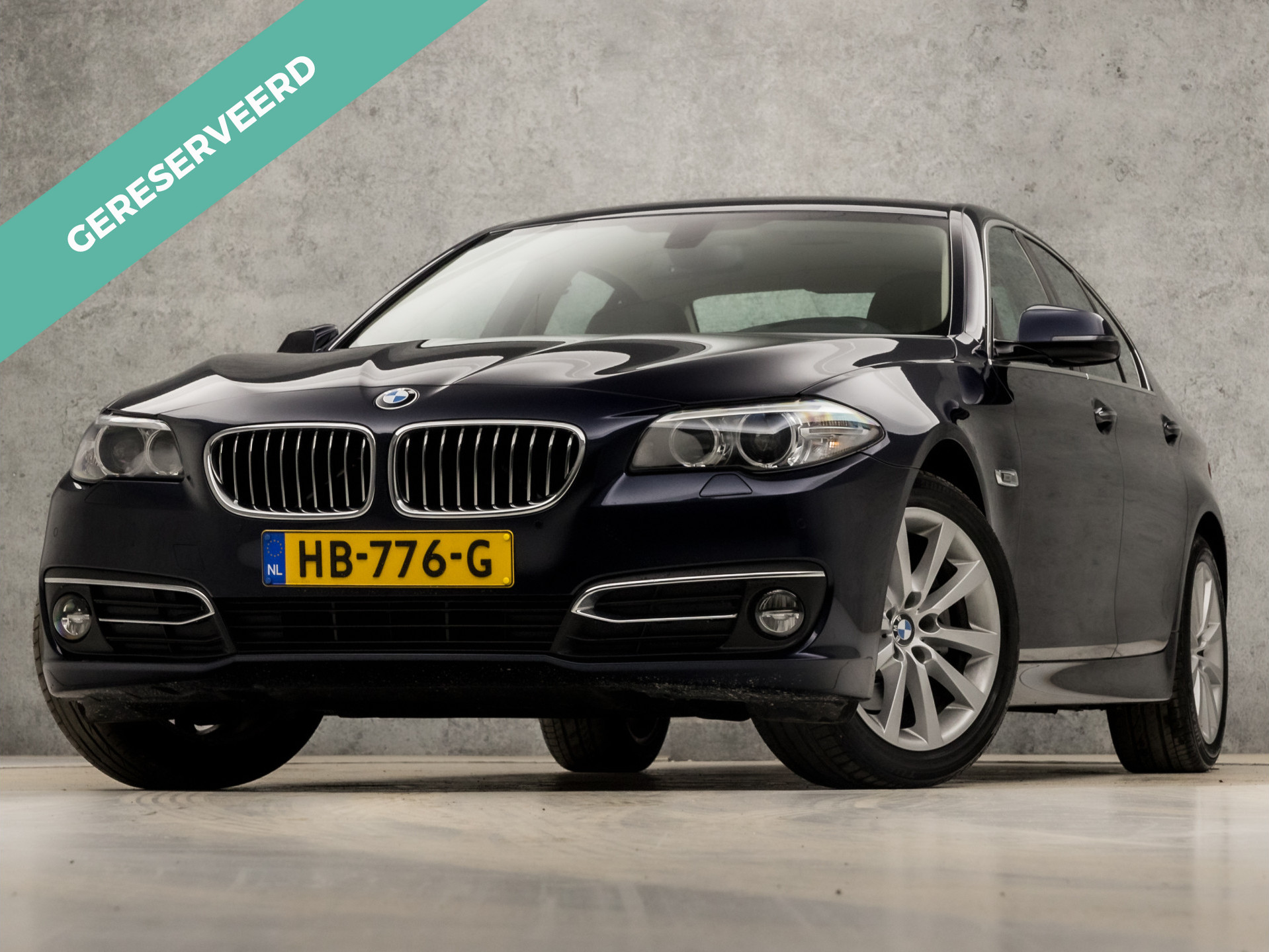 BMW 5 Serie 520i High Executive Sportline 184Pk Automaat (GROOT NAVIGATIE, DEALER ONDERHOUDEN, NAP, STOELVERWARMING, LEDER, MEMORY SEATS, DIGITAL COCKPIT, PARKEERSENSOREN, NIEUWE APK, NIEUWSTAAT)