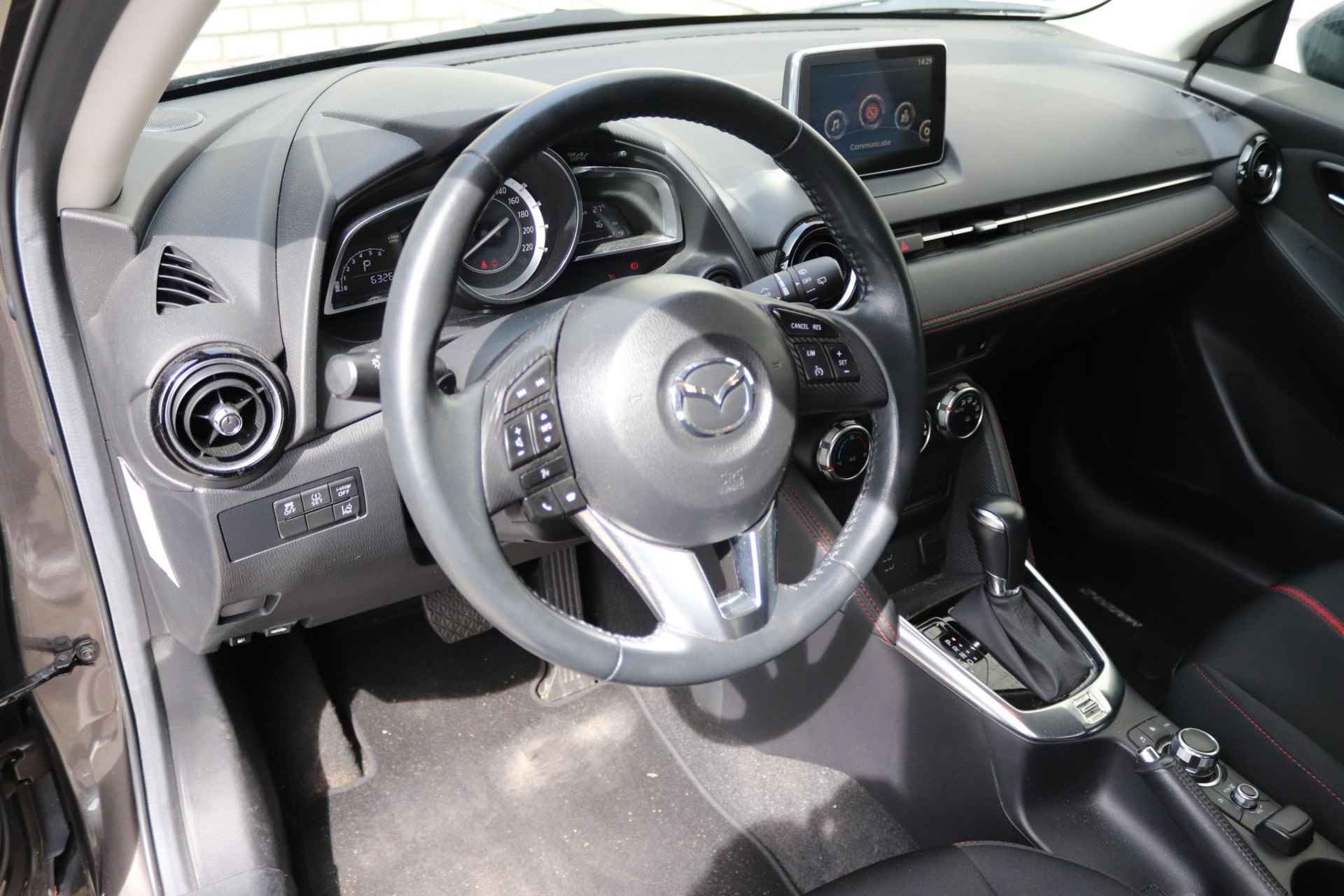 Mazda 2 1.5 Skyactiv-G 90 GT-M | Automaat | Navigatie | Climate Control | LED koplampen | LMV 16" | Trekhaak Afneembaar | Stoelverwarming | - 5/30