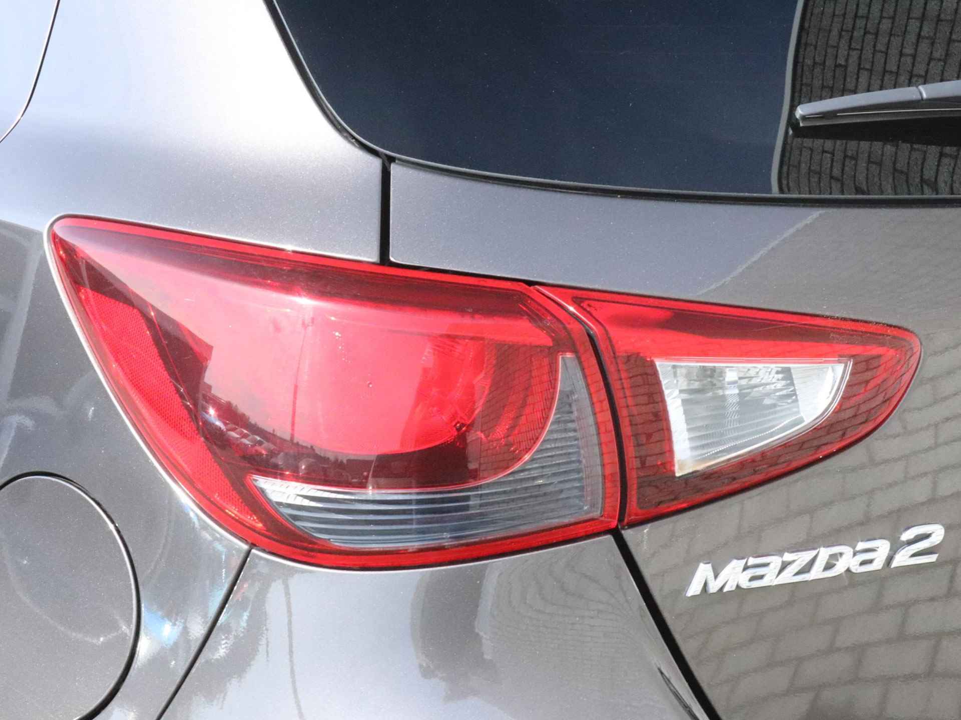 Mazda 2 1.5 Skyactiv-G 90 GT-M | Automaat | Navigatie | Climate Control | LED koplampen | LMV 16" | Trekhaak Afneembaar | Stoelverwarming | - 16/30