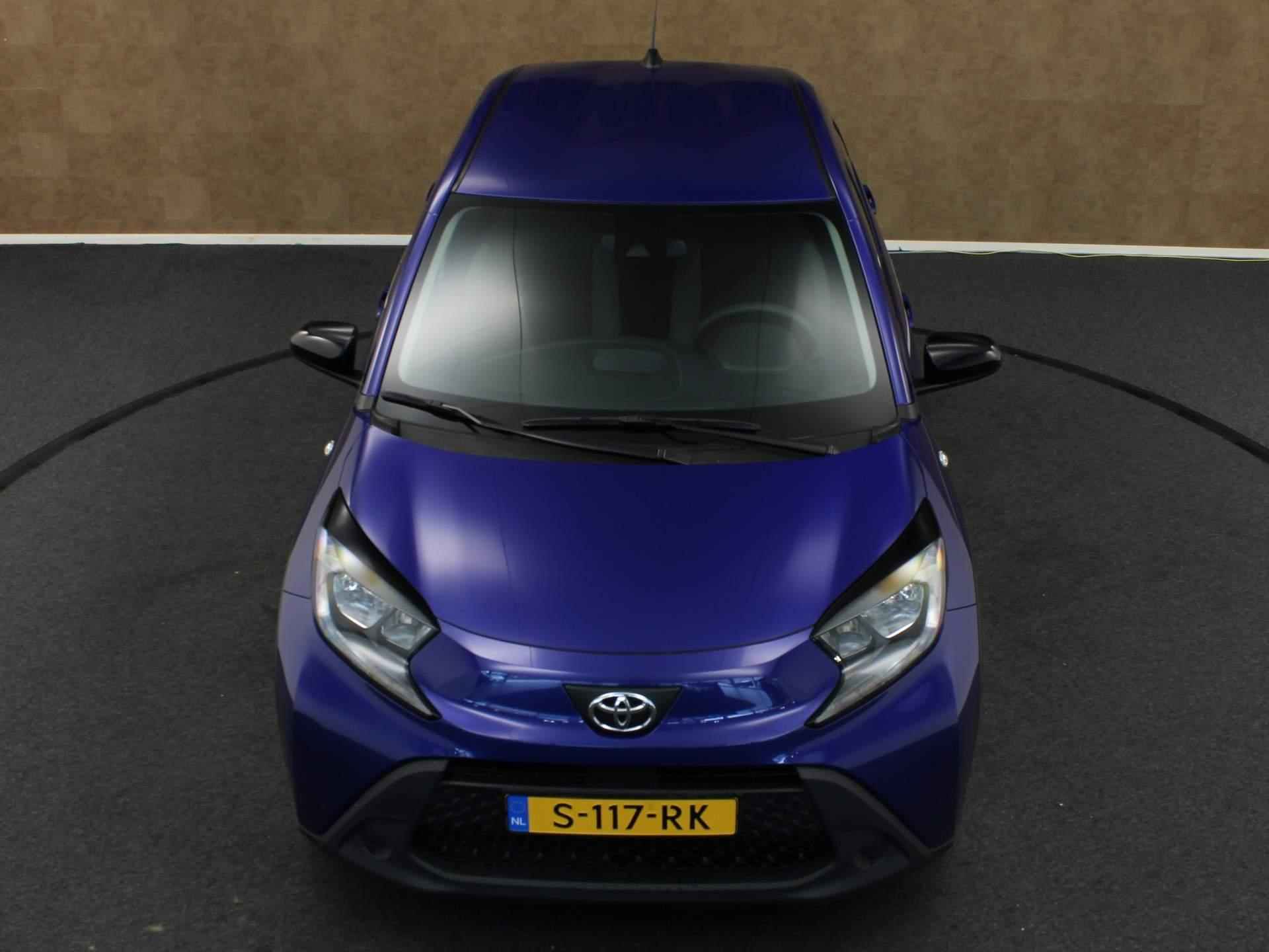 Toyota Aygo X 1.0 VVT-i MT Play -ORIGINEEL NEDERLANDSE AUTO - AIRCO - ADAPTIEVE CRUISE CONTROL - 17 INCH WIELEN - BLUETOOTH - VERKEERSBORD DETECTIE - LEDEREN STUURWIEL - 13/34