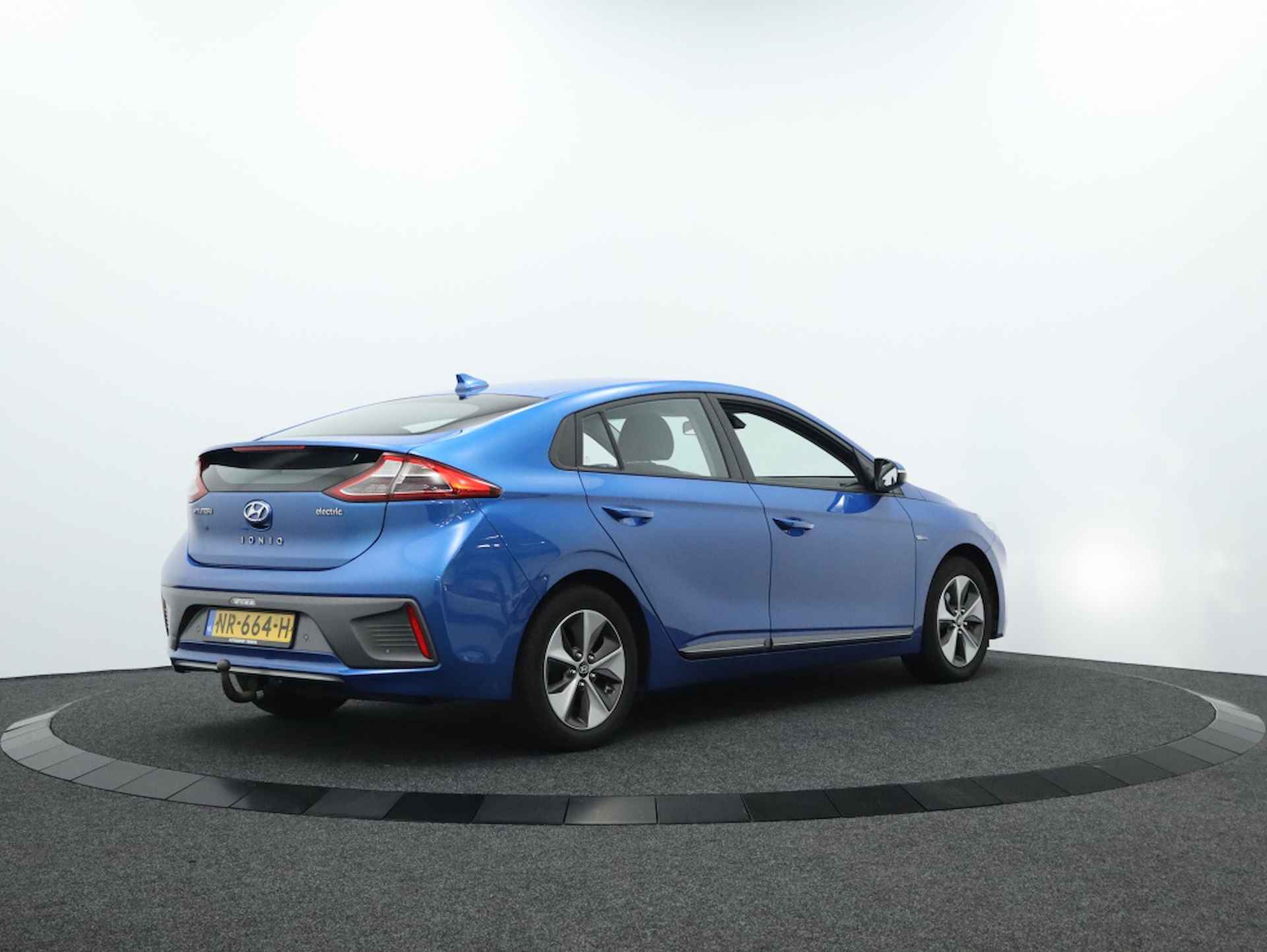 Hyundai IONIQ Comfort EV 28 kWh 2.000,- Subsidie | Trekhaak | Camera | Navigat - 10/46