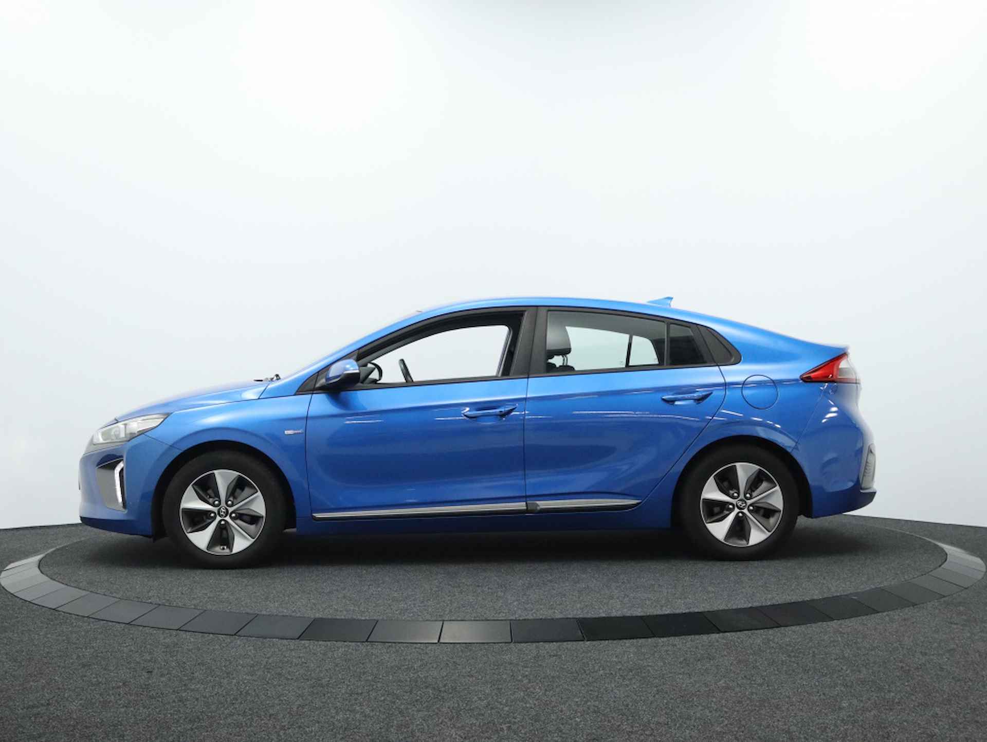 Hyundai IONIQ Comfort EV 28 kWh 2.000,- Subsidie | Trekhaak | Camera | Navigat - 17/46