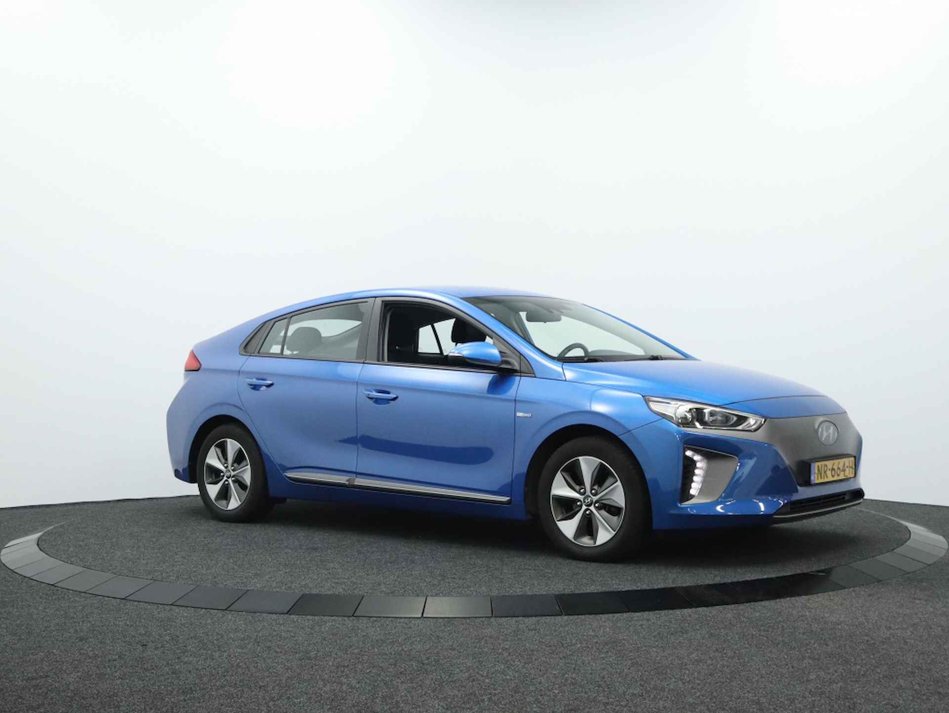 Hyundai IONIQ Comfort EV 28 kWh 2.000,- Subsidie | Trekhaak | Camera | Navigat - 18/46