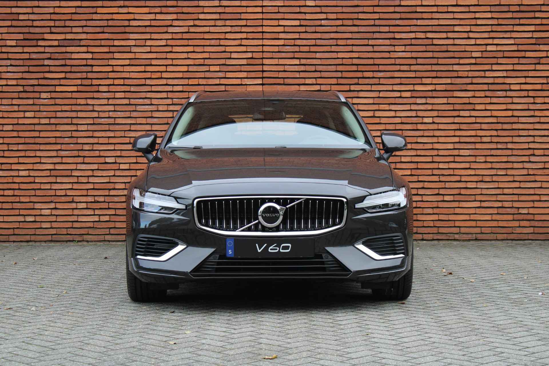 Volvo V60 T6 AWD AUT8 350PK Essential Edition, **Direct leverbaar**Leder zonder meerprijs** Adaptieve Cruise Control Met Pilot Assist, Verwarmbare Voorstoelen, Stuurwielverwarming, Lederen Bekleding, BLIS Dodehoekdetectie, 18" Lichtmetalen Velgen, Elektrisch Verstelbare Lendesteunen, Park Assist Voor & Achter incl. Achteruitrijcamera, Google Services, - 14/18