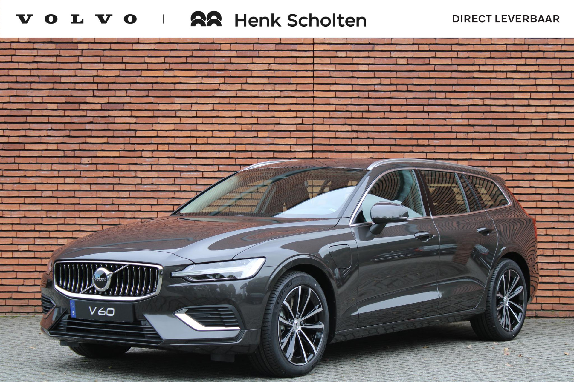 Volvo V60 T6 AWD AUT8 350PK Essential Edition, **Direct leverbaar**Leder zonder meerprijs** Adaptieve Cruise Control Met Pilot Assist, Verwarmbare Voorstoelen, Stuurwielverwarming, Lederen Bekleding, BLIS Dodehoekdetectie, 18" Lichtmetalen Velgen, Elektrisch Verstelbare Lendesteunen, Park Assist Voor & Achter incl. Achteruitrijcamera, Google Services,